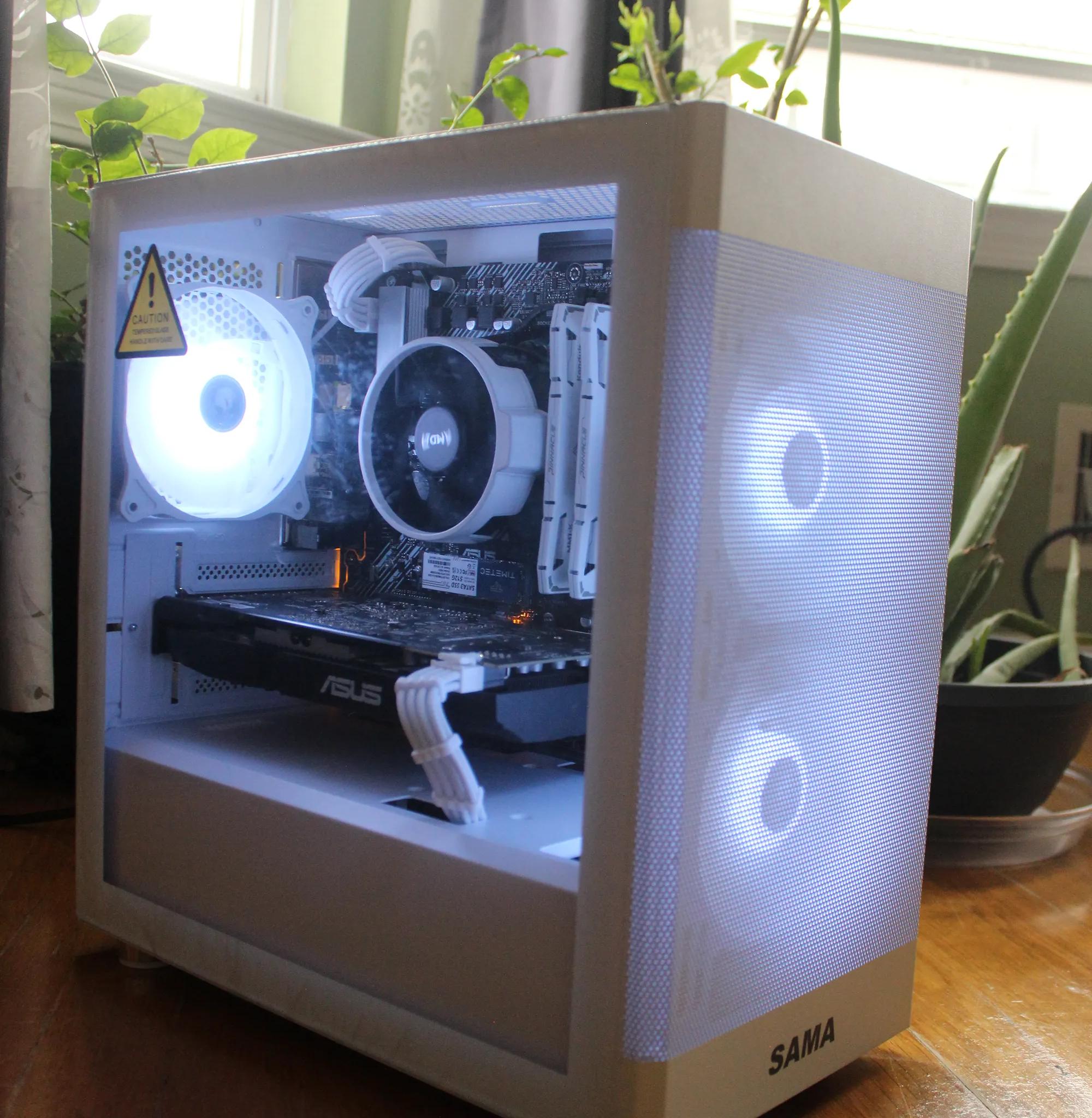|200+ FPS FORTNITE| All White Ryzen 3 4100- RX 580- 16GB RAM- 512GB SSD WIFI