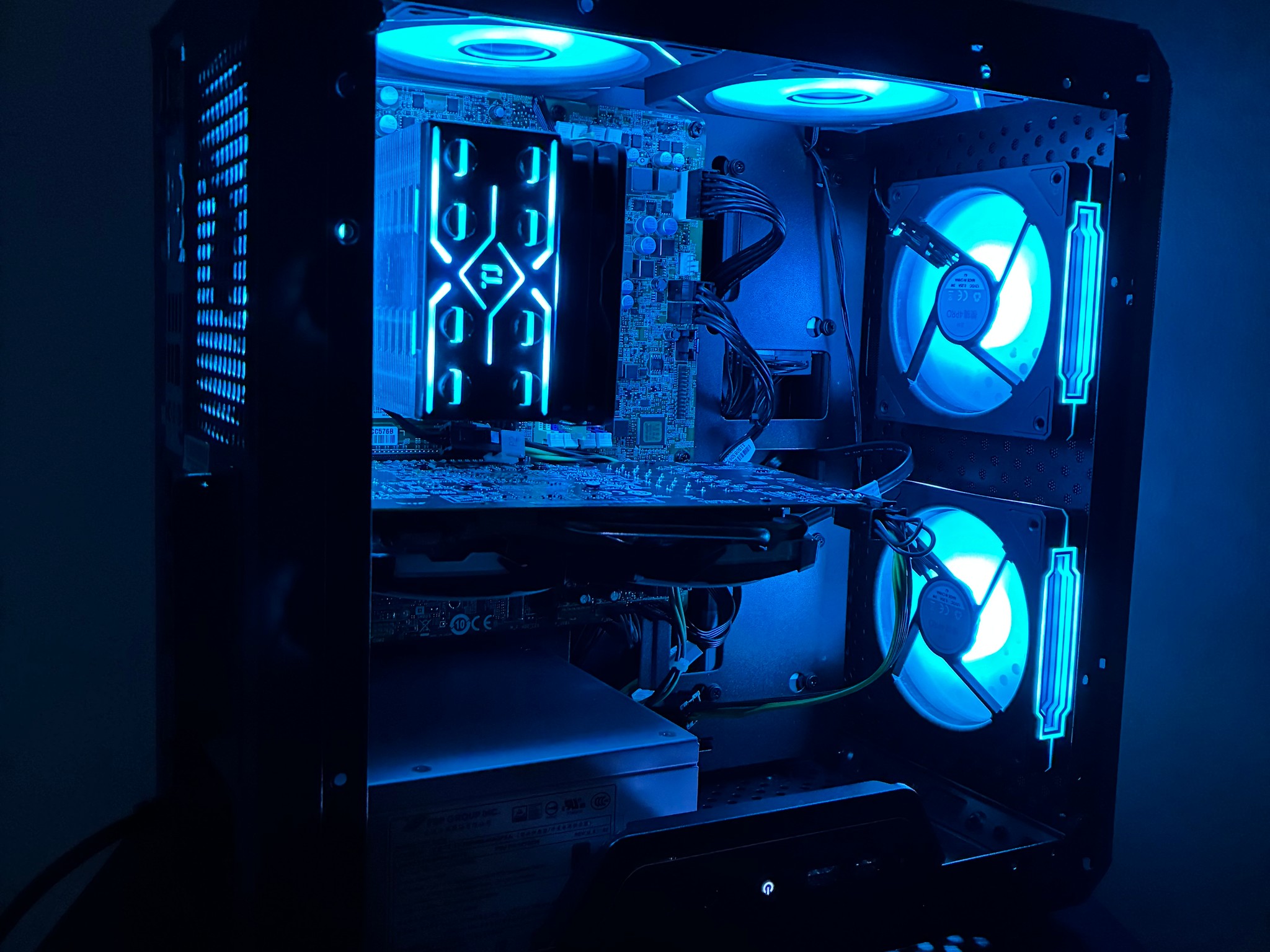 Low Cost Gaming PC | RX 580 4GB | Xeon CPU| 24GB Ram | 750GB Storage | 400W PSU