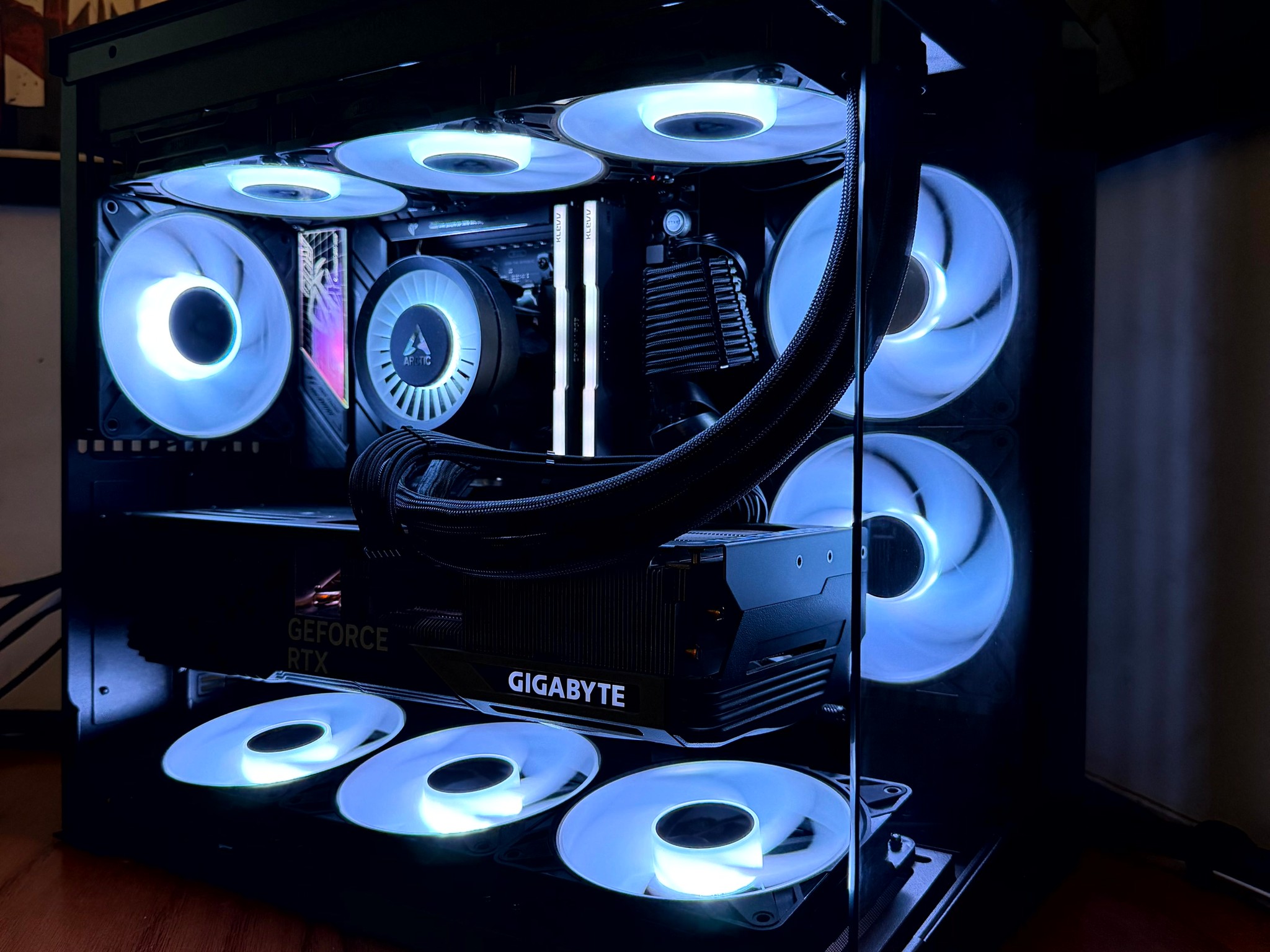 Tveir Hrafnar - RTX 4080 Super OC | Ryzen 9 7900x3d | 32G RAM @6400MT/sec | 4TB Storage | 1000W PSU