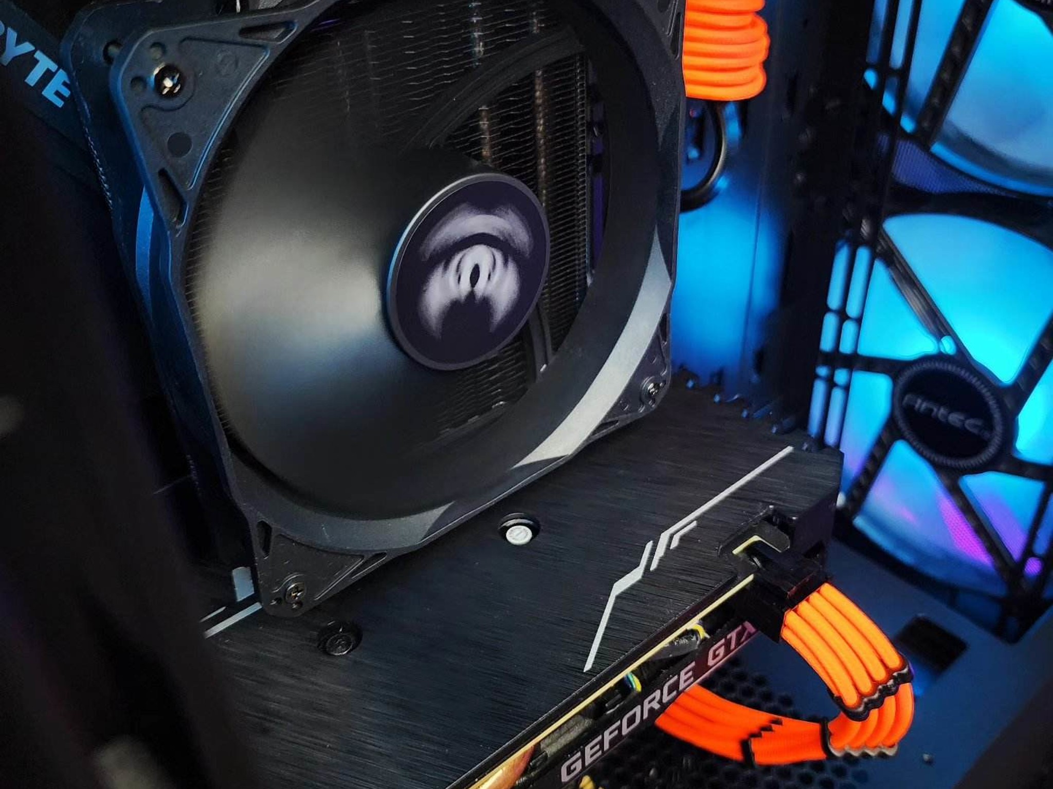 💙🧡💙 MSI GTX 1660 Ti // Intel Core i5 10500 // OLOy 16GB 3200MHz // Crucial P3 500GB NVMe Gen3