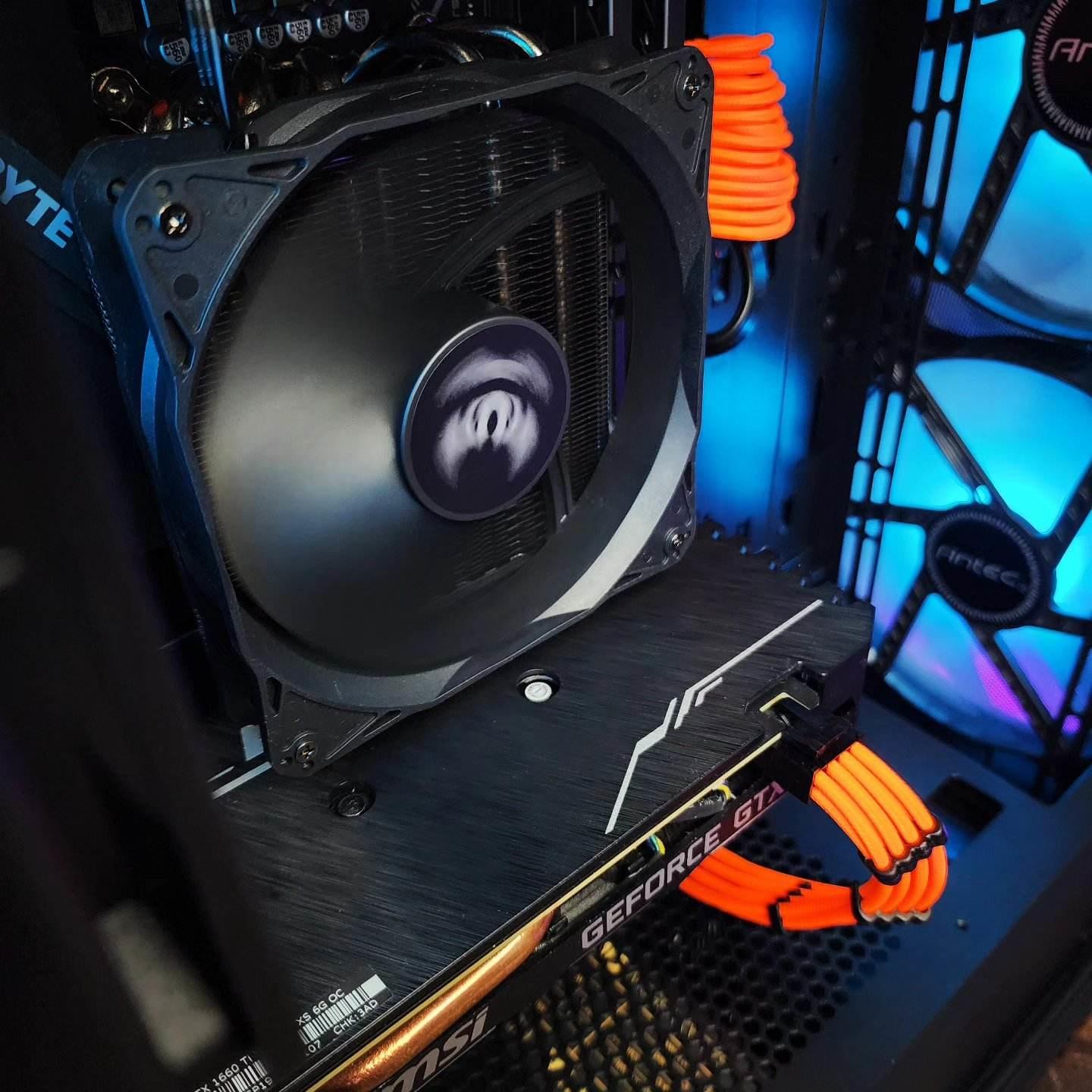 💙🧡💙 MSI GTX 1660 Ti // Intel Core i5 10500 // OLOy 16GB 3200MHz // Crucial P3 500GB NVMe Gen3