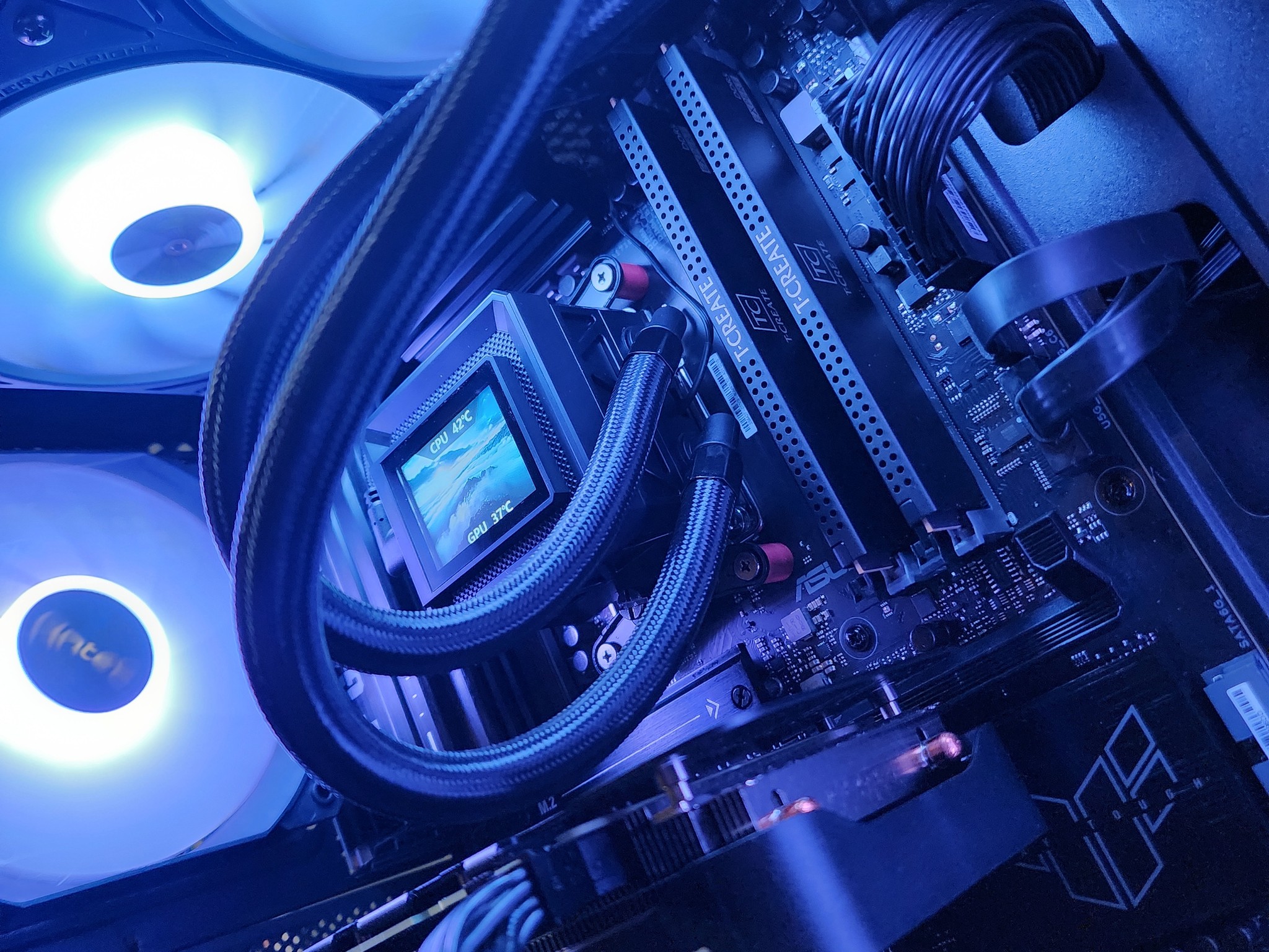 RX 9060 XT 16GB / Ryzen 5 9600X / 16GB DDR5 RAM / 1TB NVMe