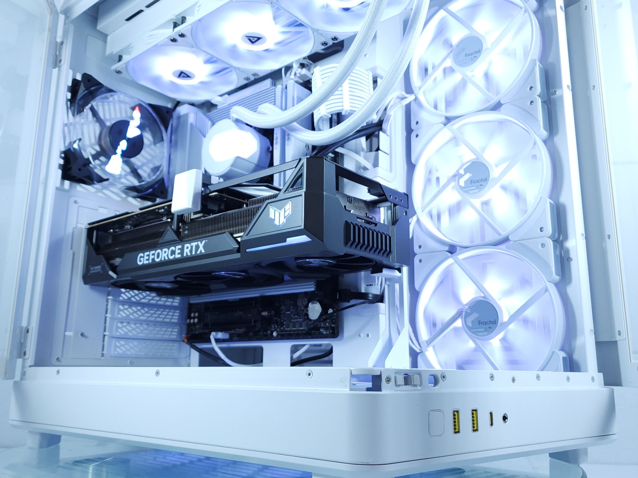 🤍RTX 4090●Core i9 14900KF●1440p/4K Gaming Computer