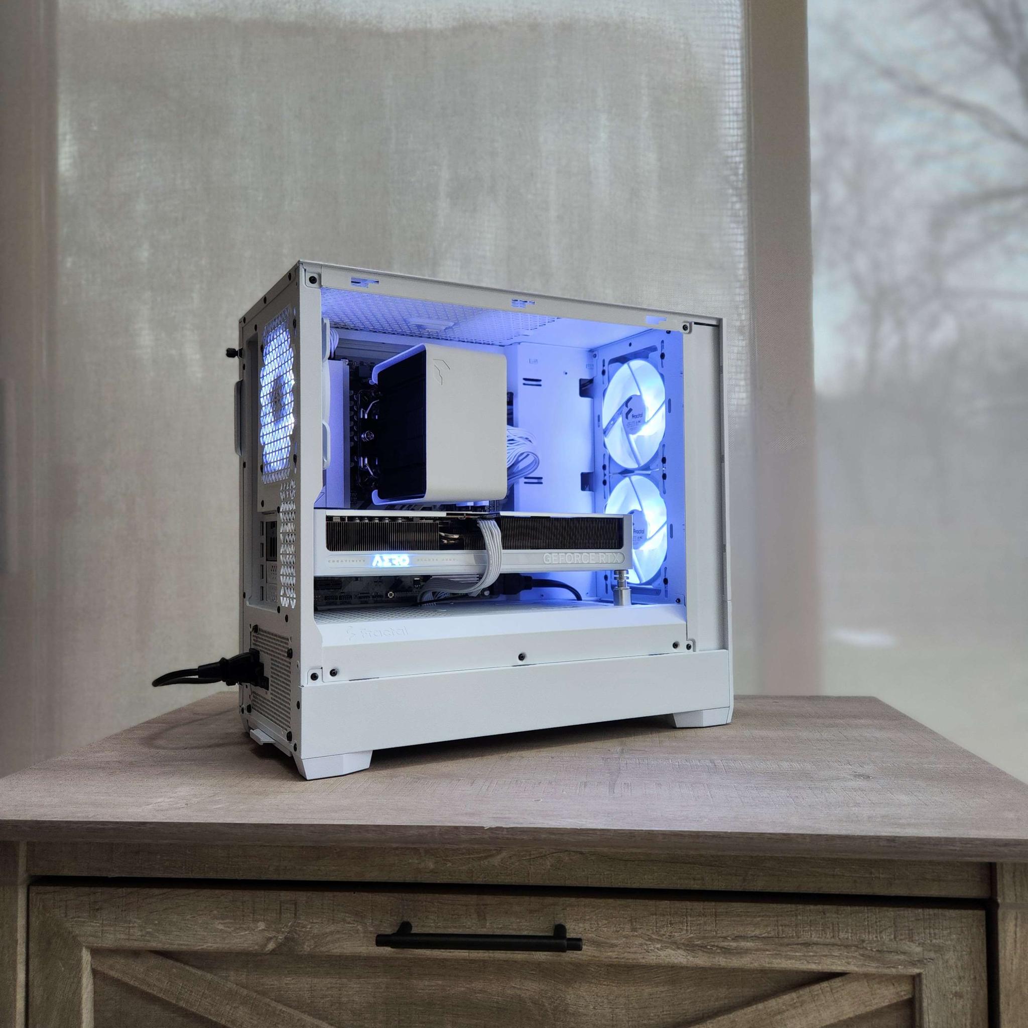 🍀RTX 5070 | Ryzen 7 7700X | 32GB DDR5 | 2TB NVMe | WiFi | Windows 11