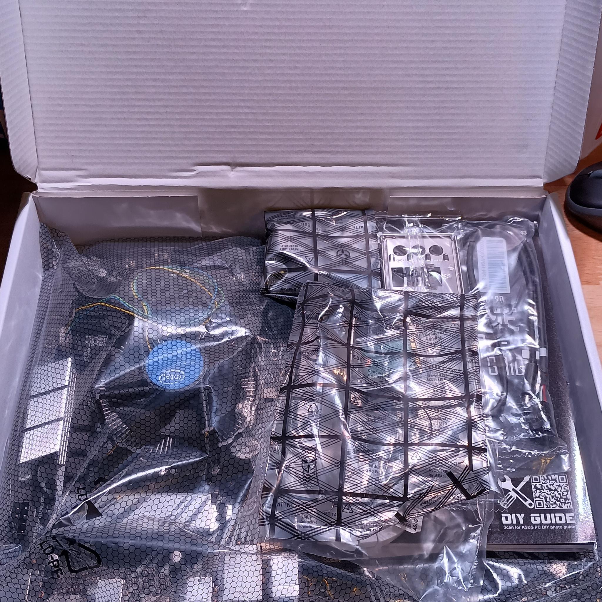 Asus Z390-P /WiFi-LED + bonus CPU