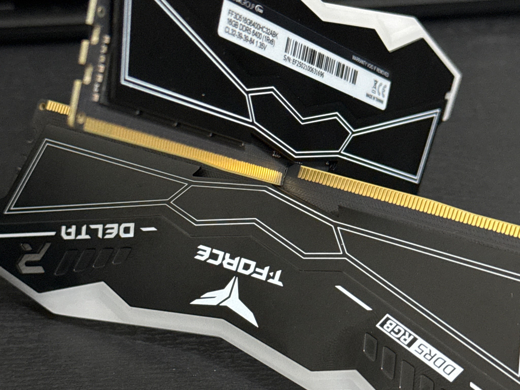 32GB DDR5 T-FORCE DELTA RGB 6400MT/s