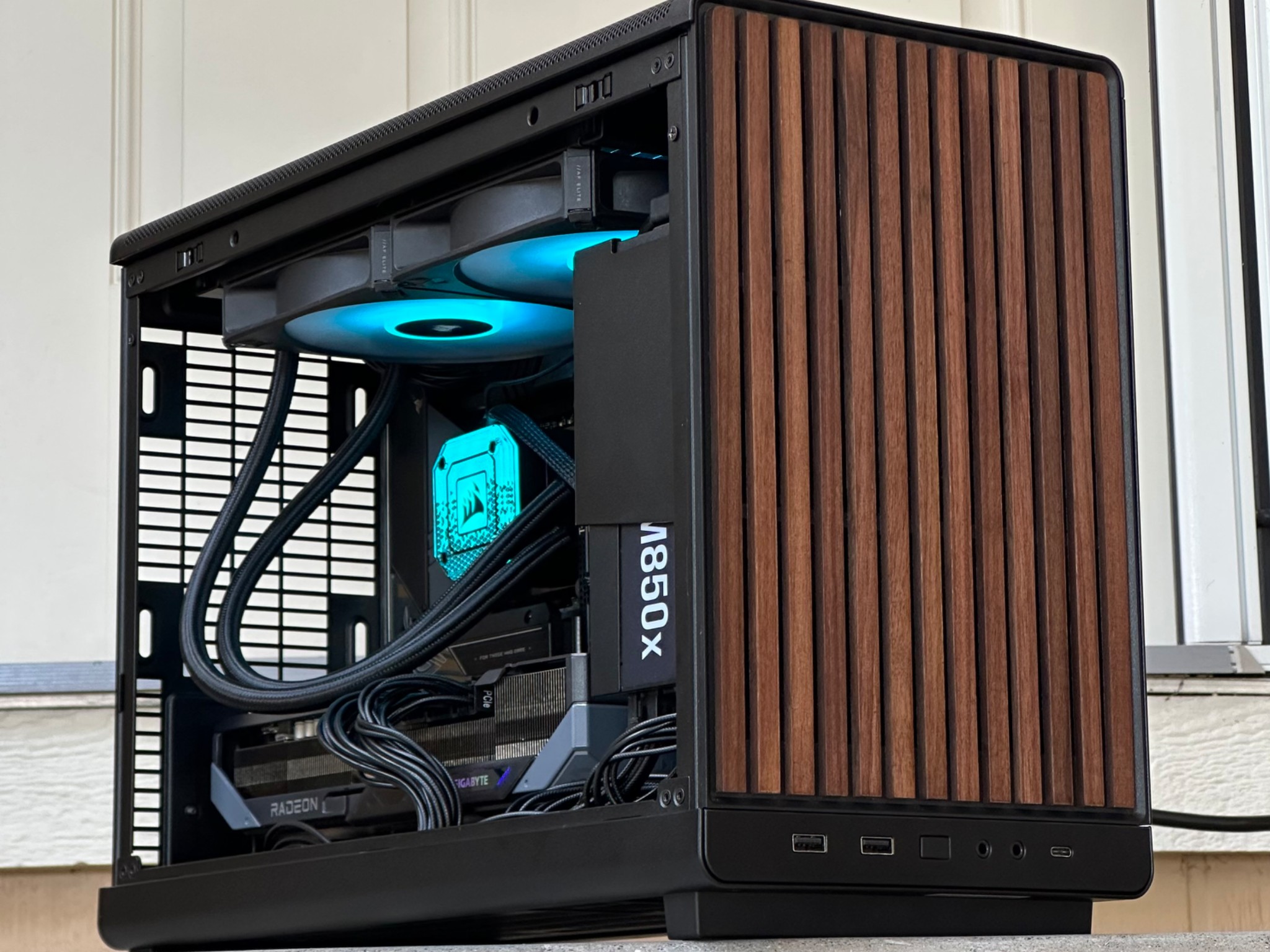 Gaming pc \ Rx 9070 XT \ i5-13600K \ 32GB 6000Mhz cl30 \ 2TB nvme ssd \ 850w psu \ Windows 11 Pro