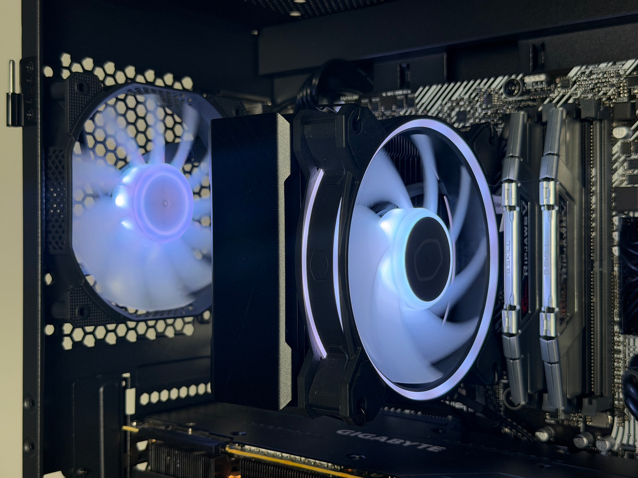 ♠️ 🖤 Black Ryzen 7 Gaming PC 🖤♠️ | Ryzen 7 3700x | RTX 2080 Super | 1TB SSD | 16GB Ram | WiFi + BT