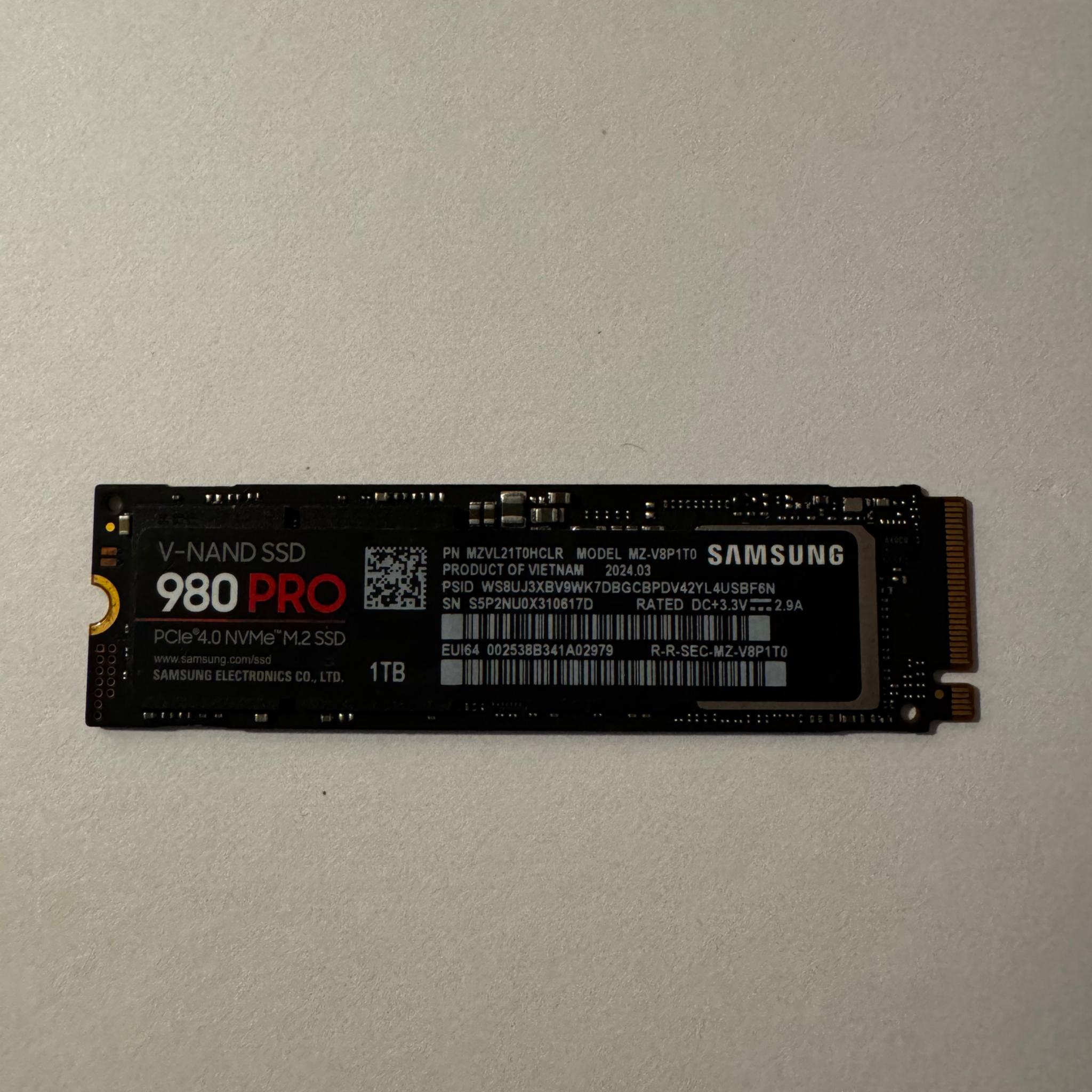 SAMSUNG 980 PRO SSD 1TB PCIe 4.0 NVMe Gen 4 Gaming M.2 Internal SSD