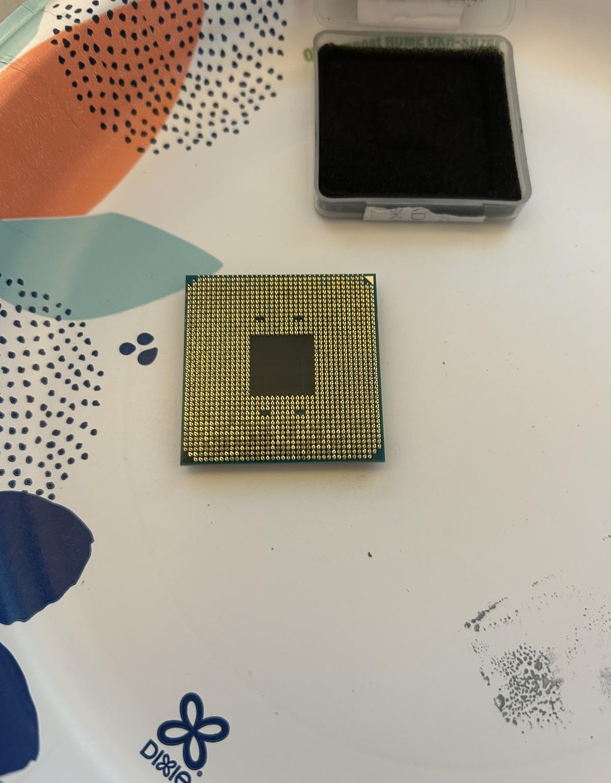 AMD Ryzen 3 2200g PRO 3.5 GHz Quad-Core (YD2200C5FBBOX) Processor