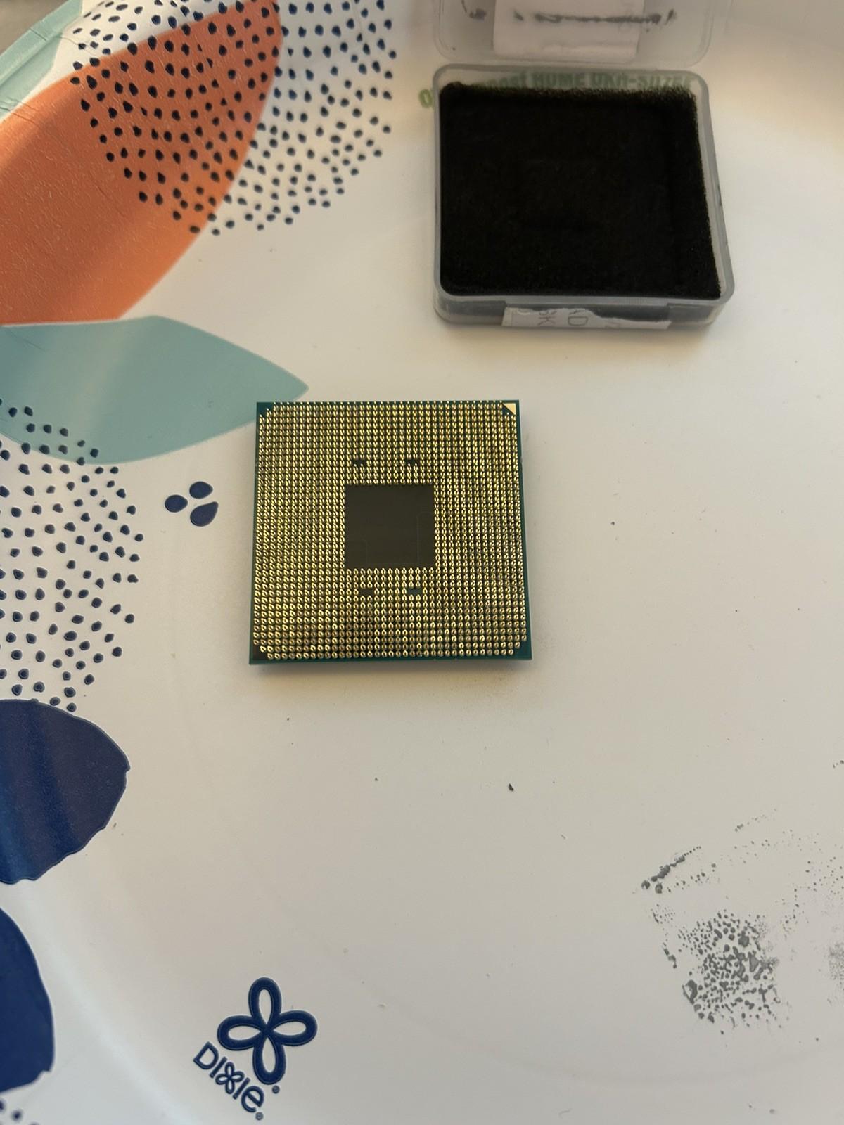 AMD Ryzen 3 2200g PRO 3.5 GHz Quad-Core (YD2200C5FBBOX) Processor