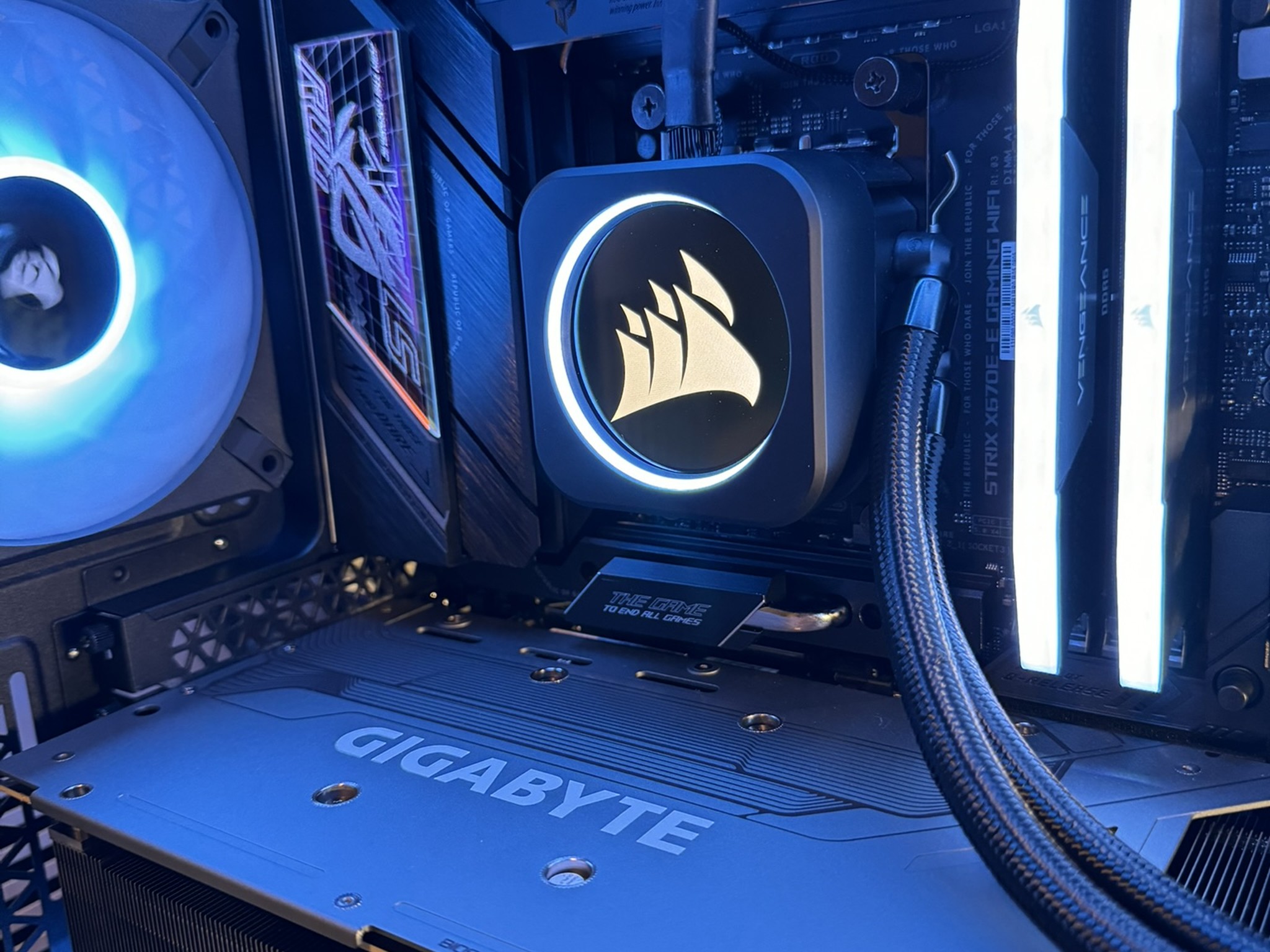 Corsair Pro Gaming PC | RTX 4090, Ryzen 7 7800X3D, 32GB DDR5 6000MHz, 3TB NVMe SSD, 1000w