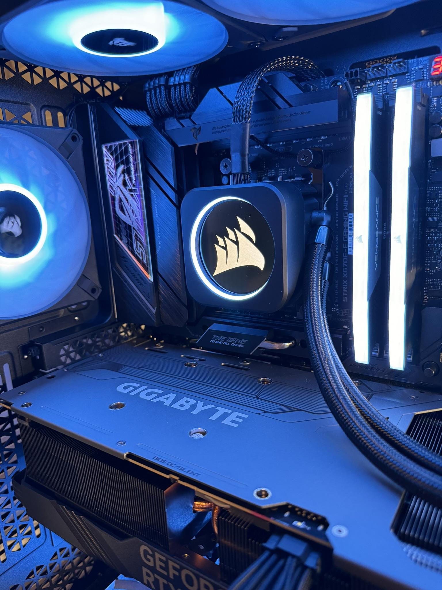 Corsair Pro Gaming PC | RTX 4090, Ryzen 7 7800X3D, 32GB DDR5 6000MHz, 3TB NVMe SSD, 1000w
