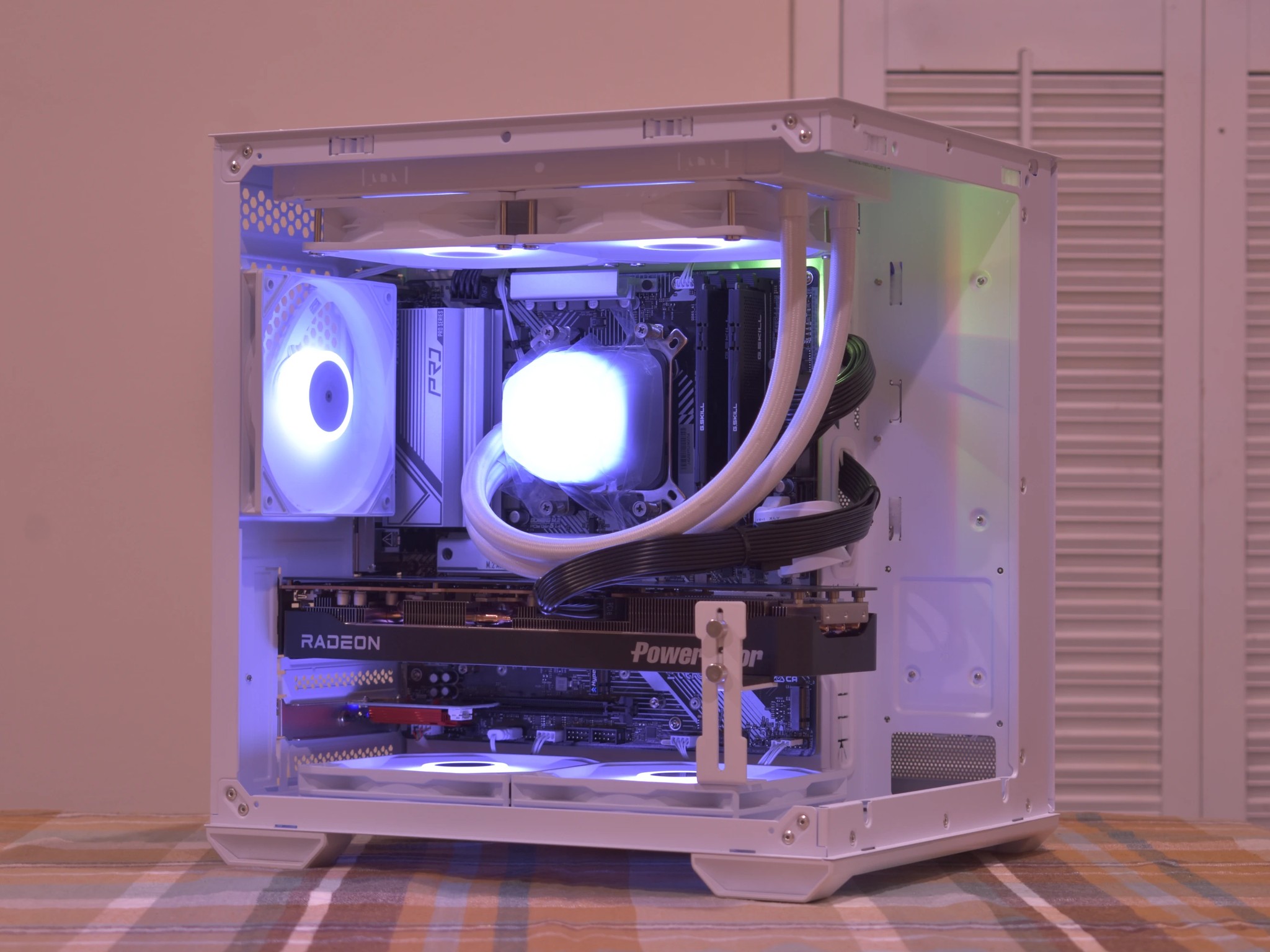 🚀Performance Gamer🚀 Ryzen 5 9600X | AMD RX 9070 16GB | 32GB DDR5 | 2TB nVME SSD | White RGB+Wifi