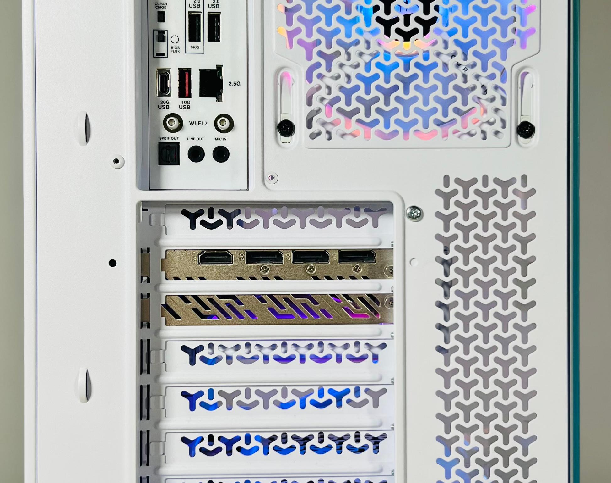 Icey white R7-9800x3d with Rx 9070 XT