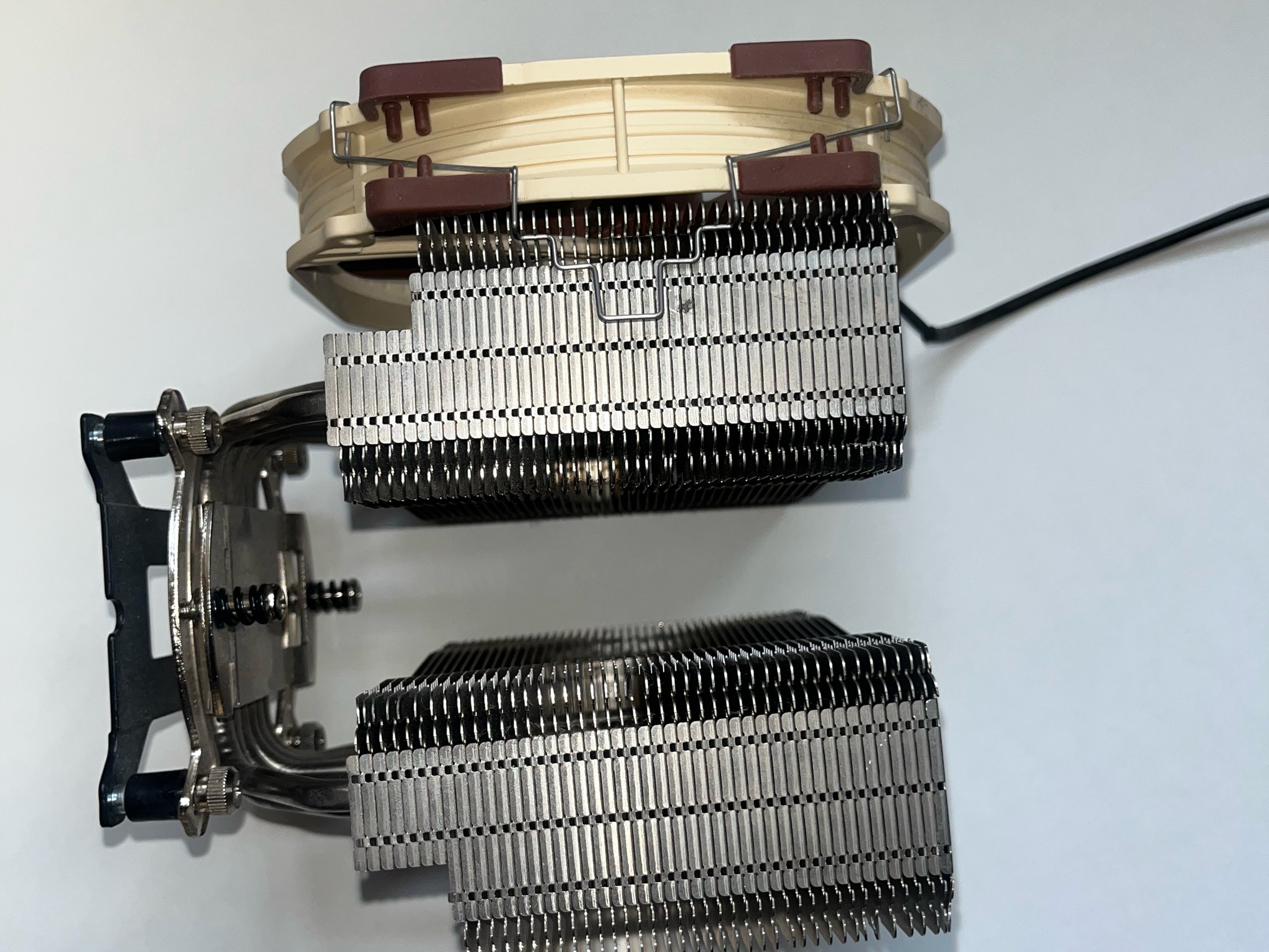 Noctua NH-D15, Premium CPU Cooler with 1X NF-A15 PWM 140mm Fans (Brown)