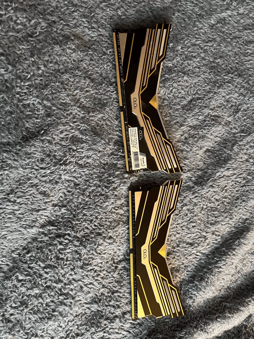 OLOy 16 GB 3200 Mhz RGB Memory