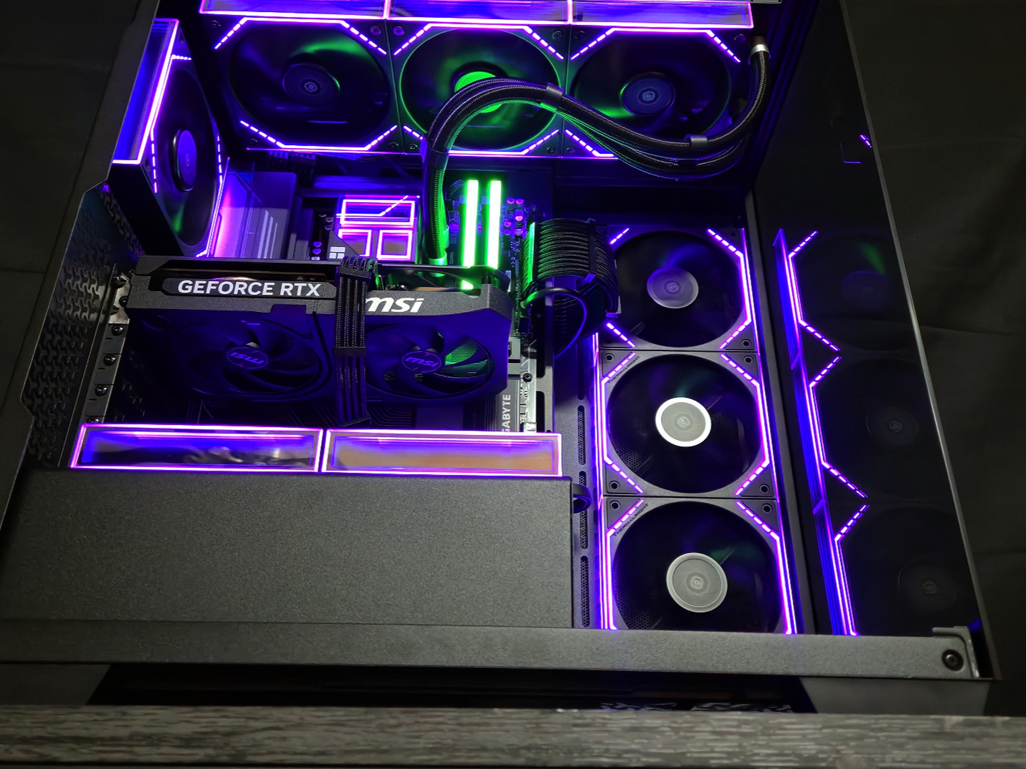 7800X3D - RTX 5060 Ti 16GB - 32GB DDR5 6000 - 2TB Gen4 NVMe - Corsair RM750e - Custom