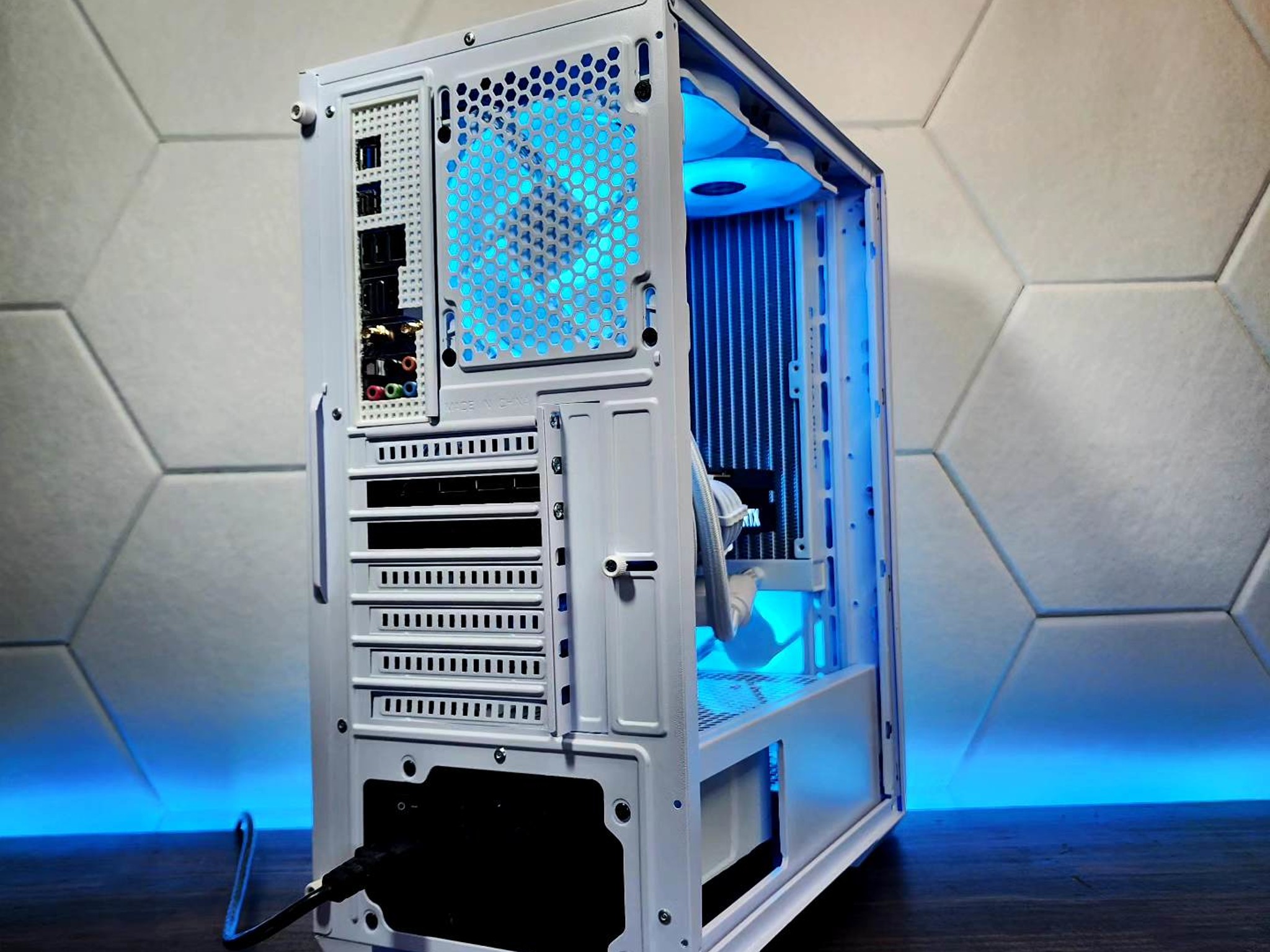 💙🤍💙 RTX 3070 // Ryzen 5 5600 // 16GB 3600MHz // 2TB NVMe Gen 3