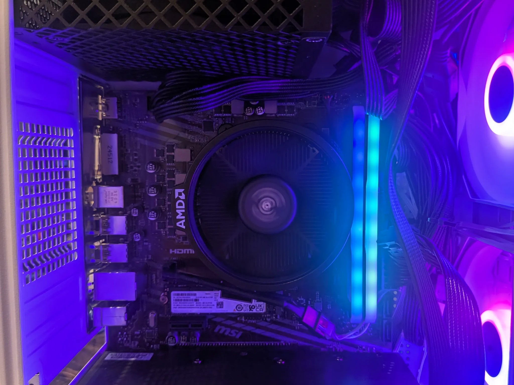 The Silksong - RX 7600, Ryzen 5 5600, 32 GB RAM, 1 TB NVME, RGB