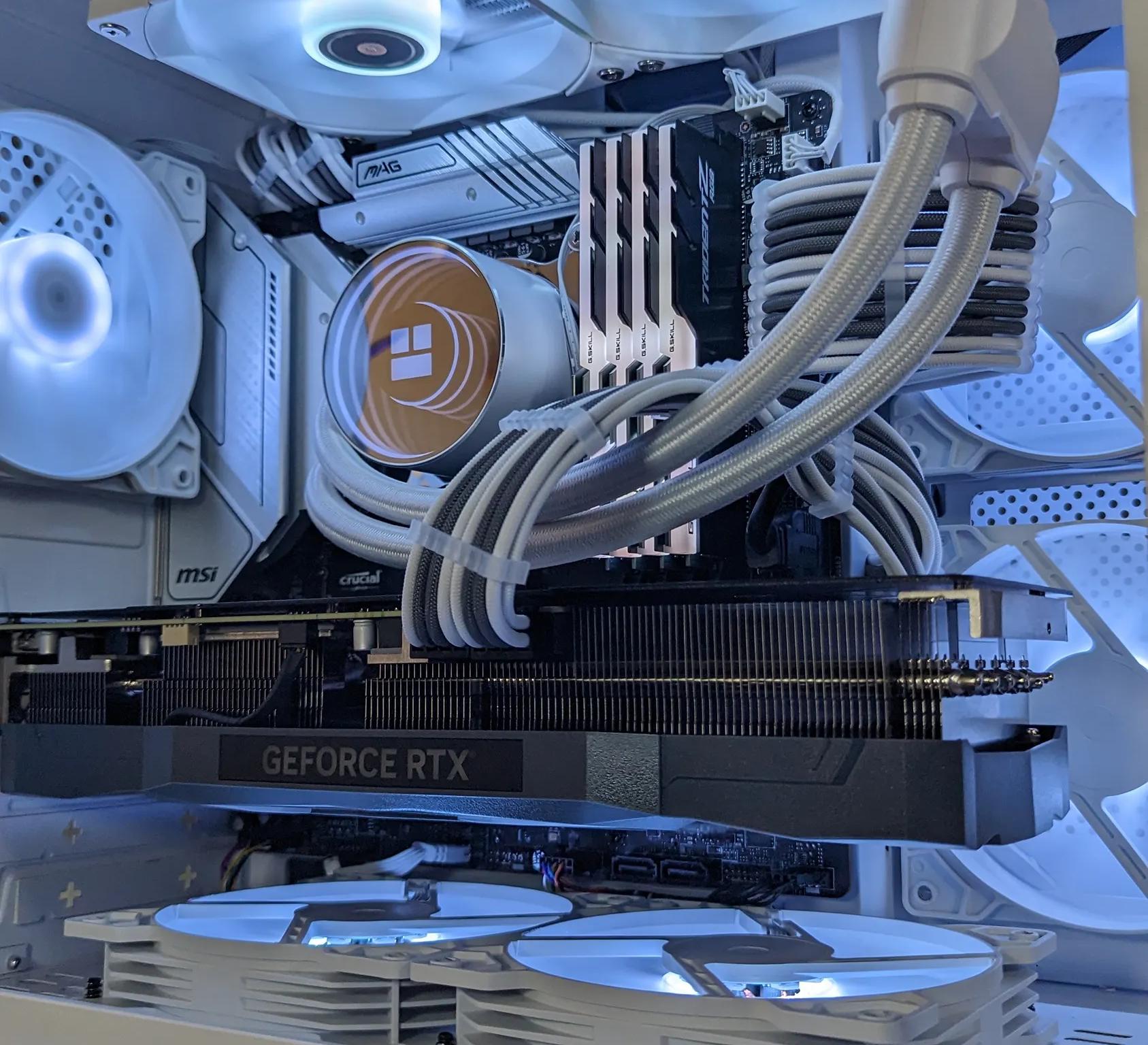 RTX 3070ti // i7 12700K // 32GB 3600Mhz RAM // 2TB NVMe SSD // WiFi
