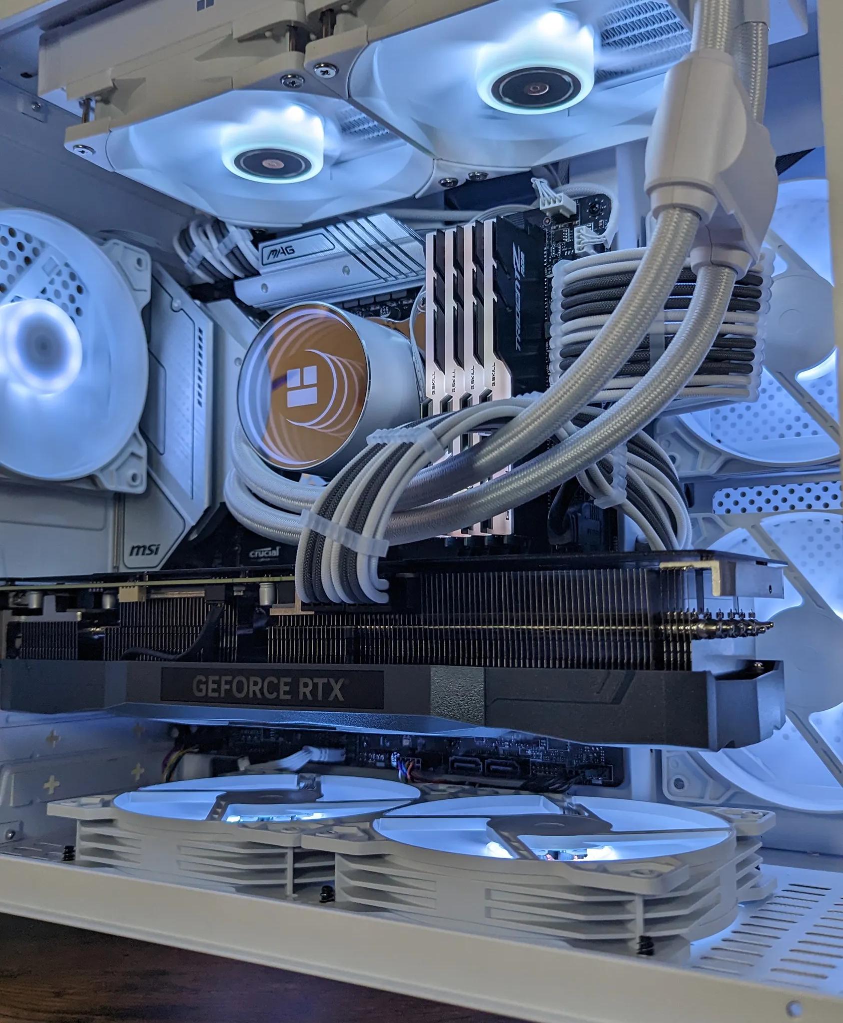 RTX 3070ti // i7 12700K // 32GB 3600Mhz RAM // 2TB NVMe SSD // WiFi