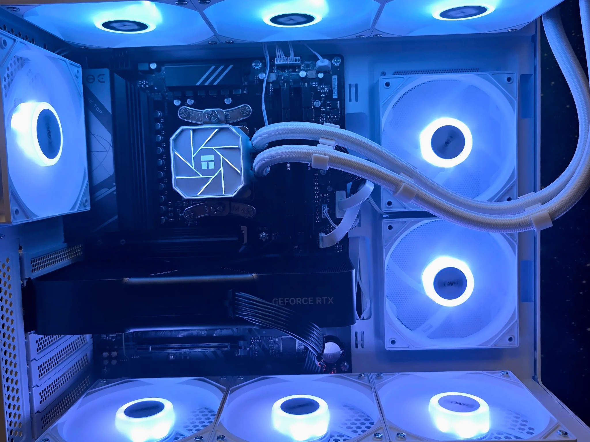 🚀 1440P ALL NEW CUSTOM AM5 PC | RTX 5070 FE | RYZEN 7 7700x | 2TB SSD | 32GB DDR5 6000MHZ CL32 🚀