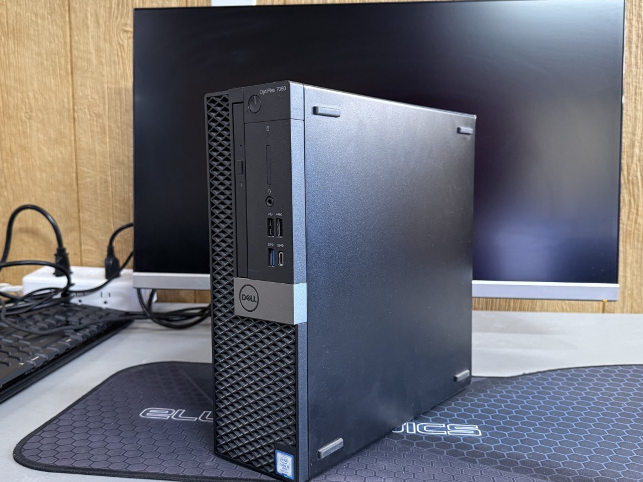 Dell OptiPlex 7060, i5, 16GB, 256 NVME, AMD RX 6400 LP - VERY LIGHT "Gaming" - Windows 11 PRO