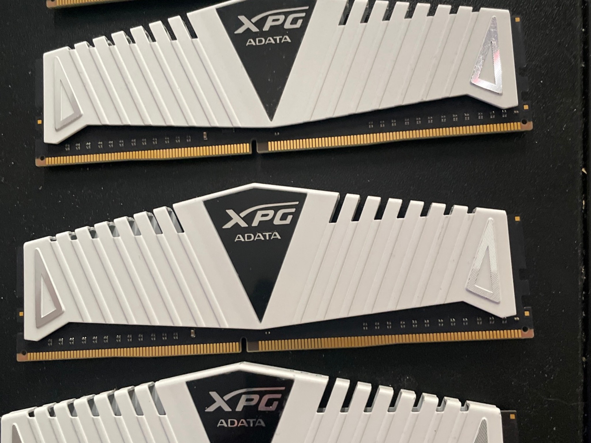 XPG ADATA 8gb 3200mhz DDR4 (4x8gb)