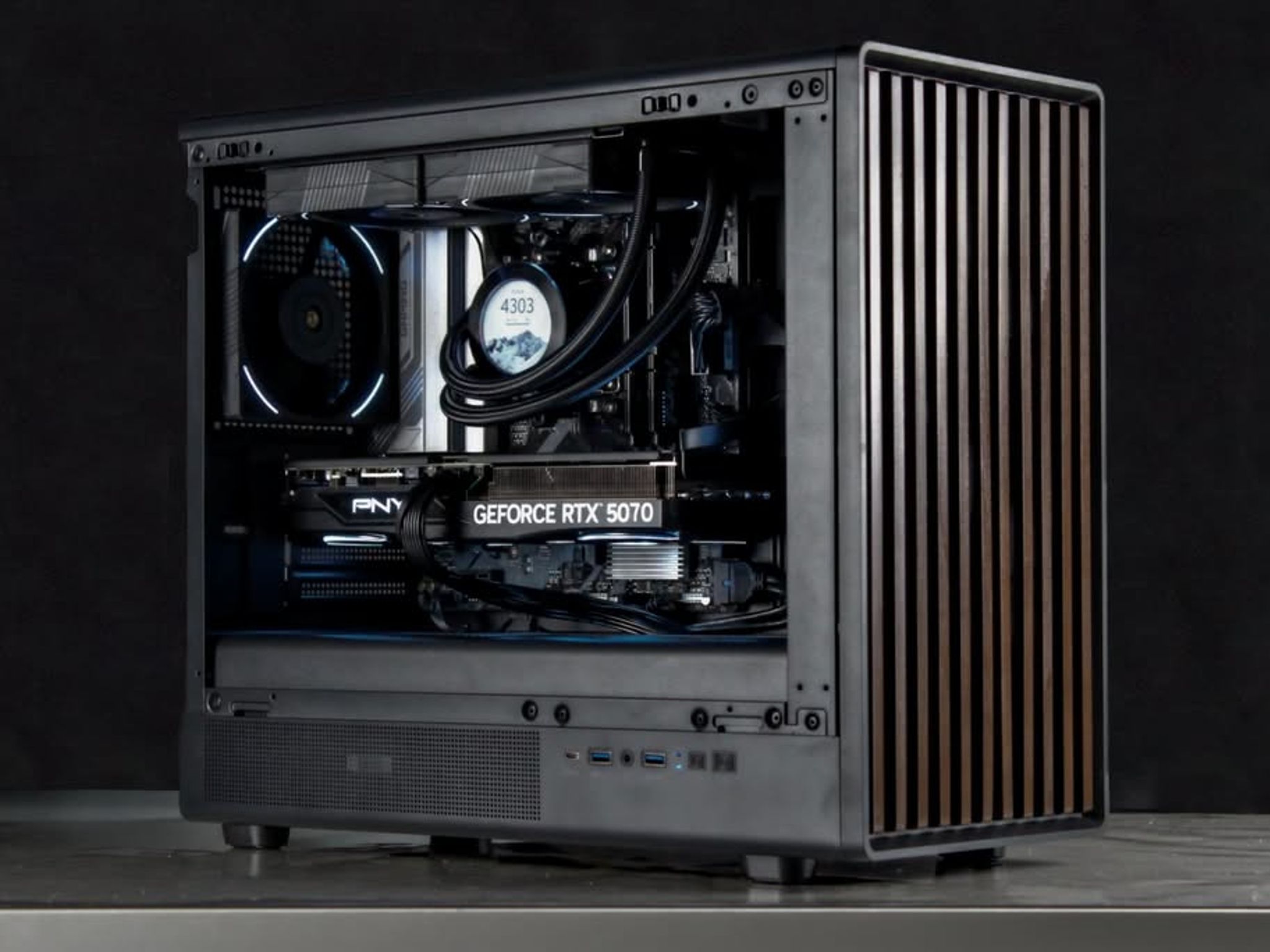 Simplistic Wood PC | RTX 5070 12GB, Ryzen 7 7700X, 32GB DDR5, 1TB NVMe, LCD AIO | Gaming PC