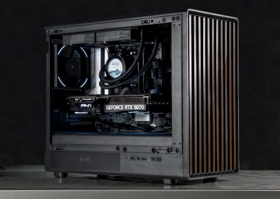 Simplistic Wood PC | RTX 5070 12GB, Ryzen 7 7700X, 32GB DDR5, 1TB NVMe, LCD AIO | Gaming PC