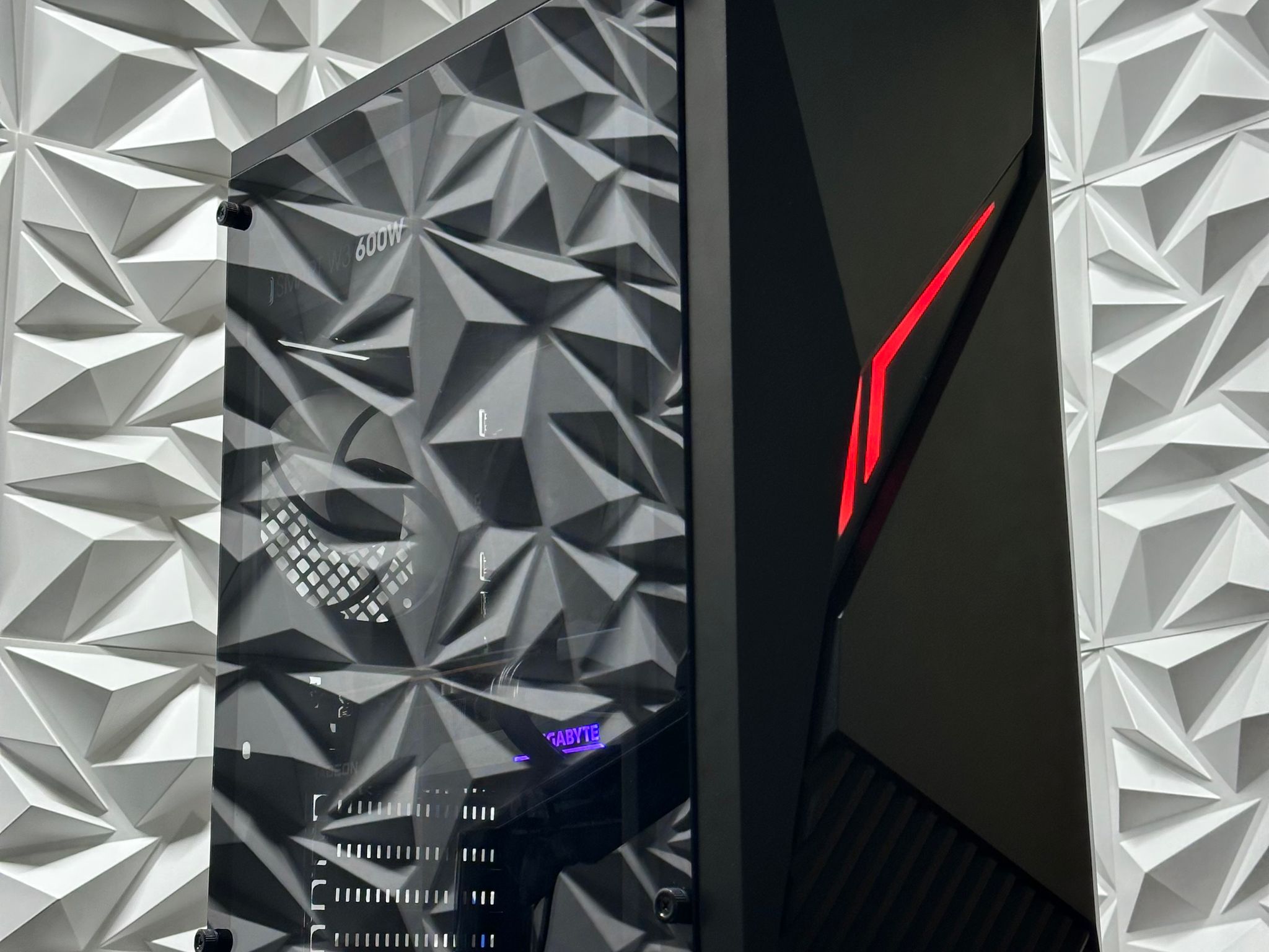 Rx 6600 XT / Ryzen 5 5500 / 16GB 3000MHz / 512GB SSD / Windows 11 Pro