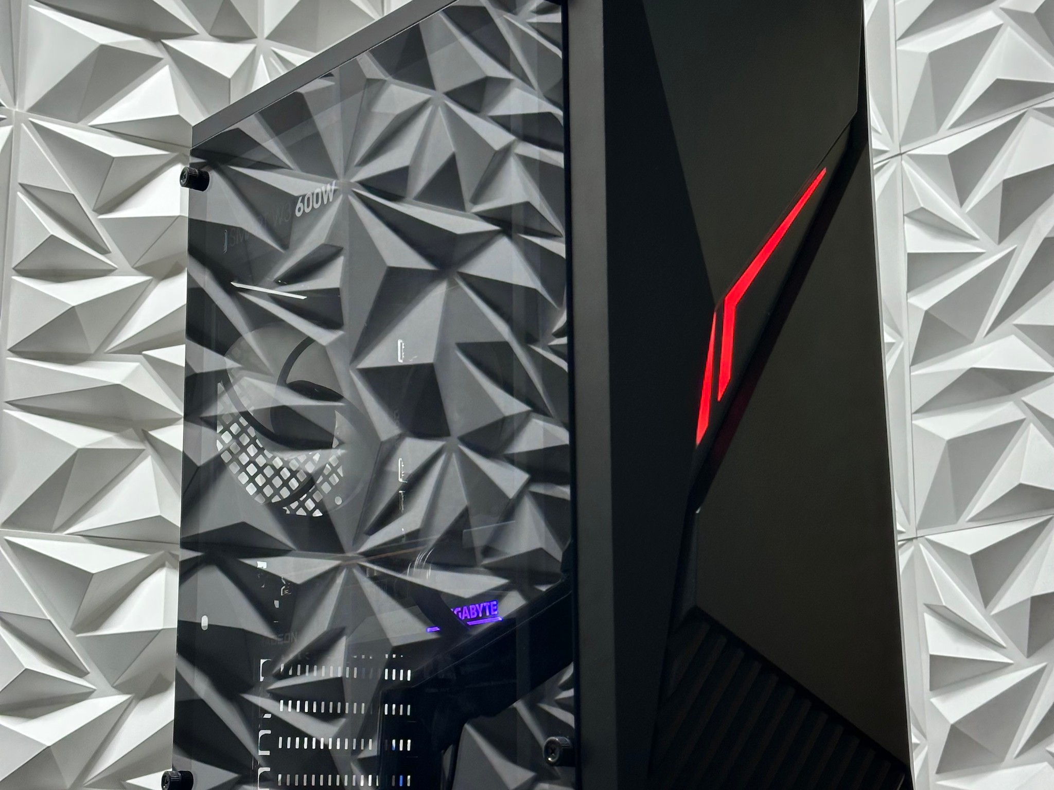 Rx 6600 XT / Ryzen 5 5500 / 16GB 3000MHz / 512GB SSD / Windows 11 Pro