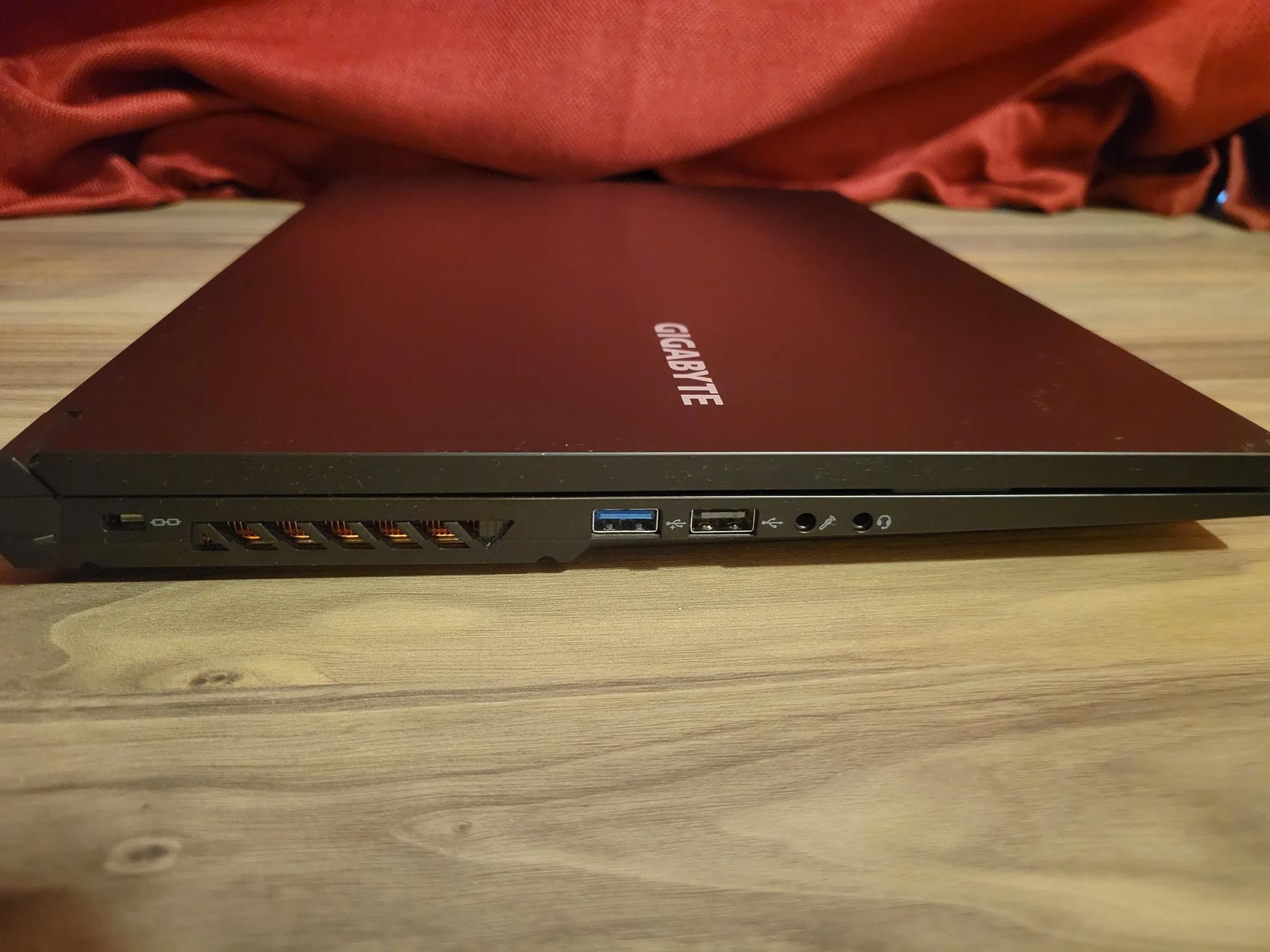 GIGABYTE - 16" 165Hz Gaming Laptop IPS - Intel i7-13620H with 32GB RAM - NVIDIA RTX 4060 - 1TB SSD