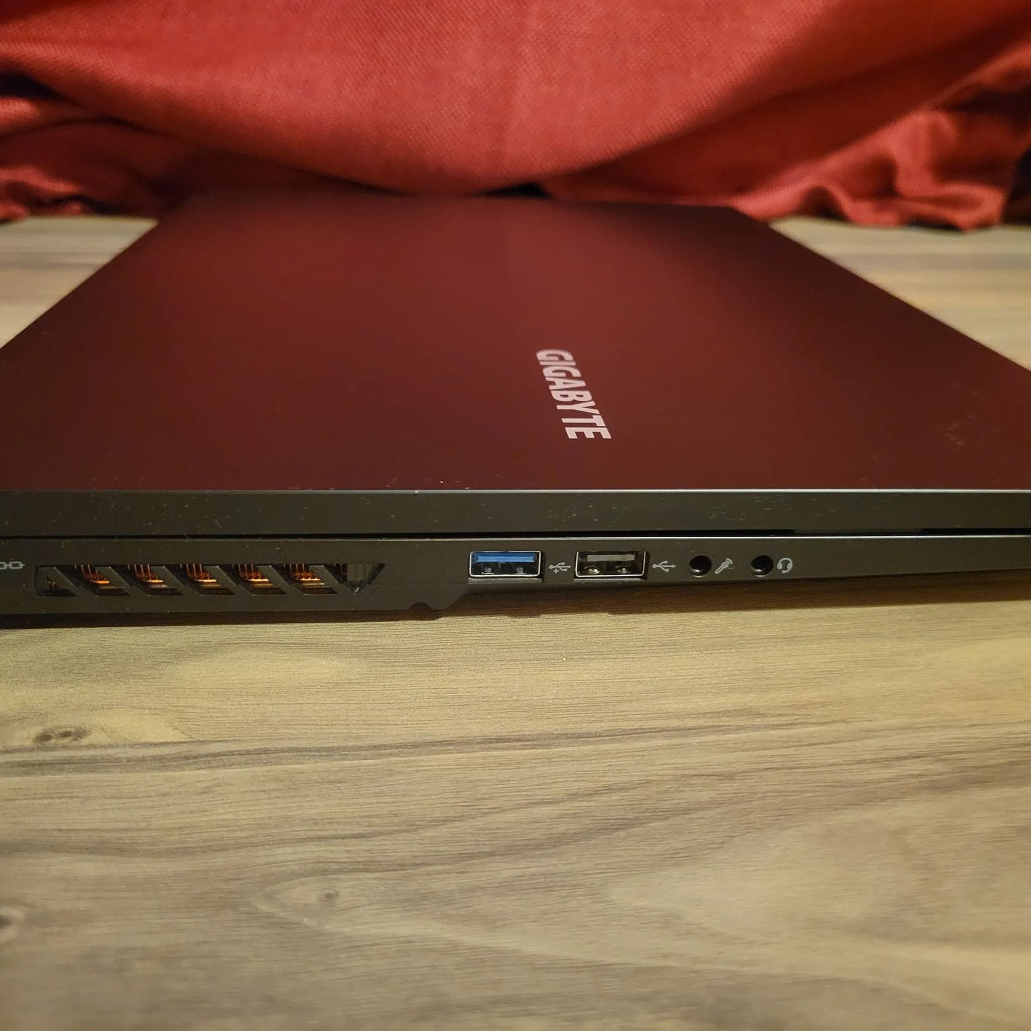 GIGABYTE - 16" 165Hz Gaming Laptop IPS - Intel i7-13620H with 32GB RAM - NVIDIA RTX 4060 - 1TB SSD