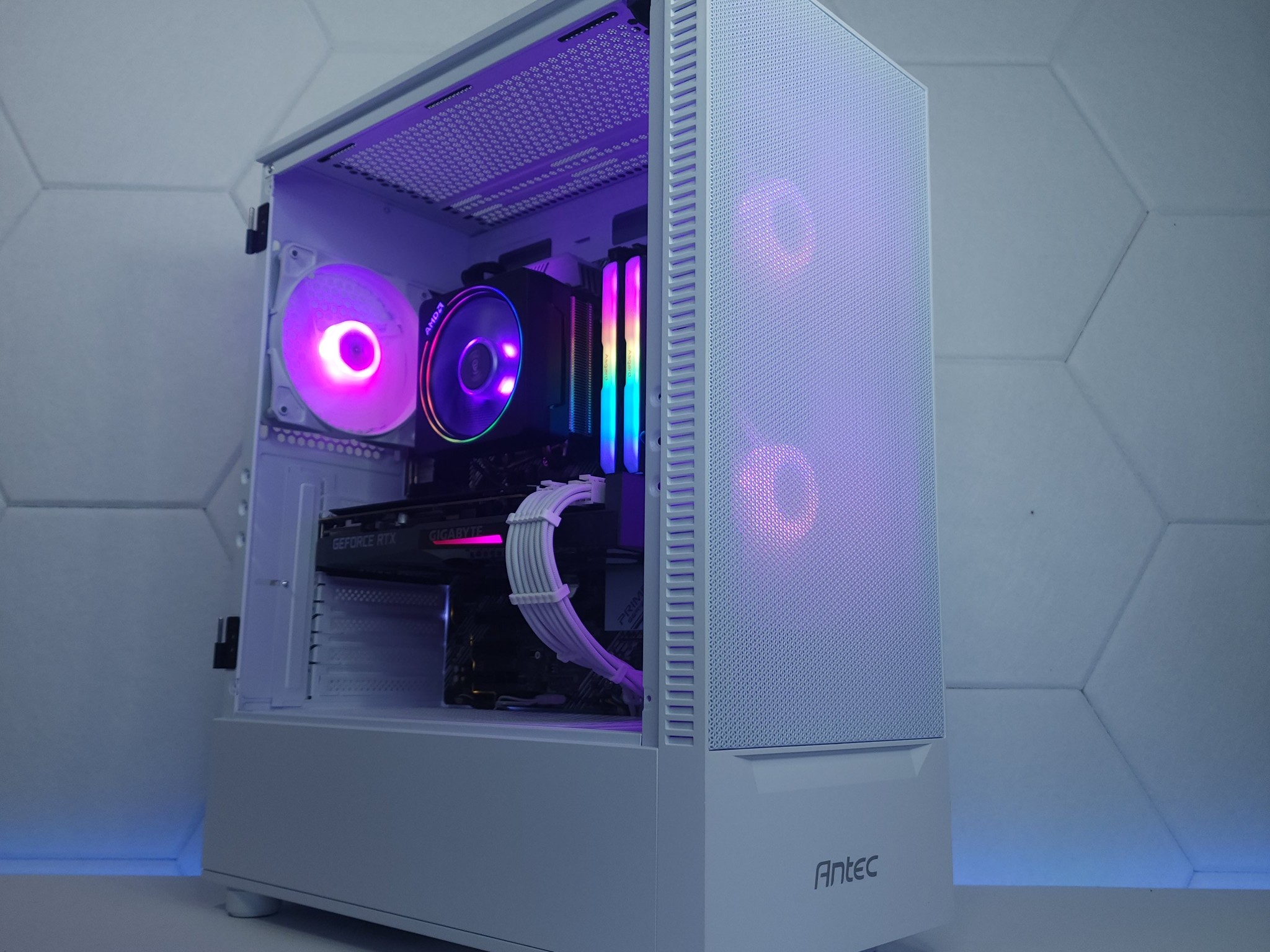 💙🤍RTX 3070 | Ryzen 5 5600G | 16GB 3200MHz | 1TB NVMe SSD