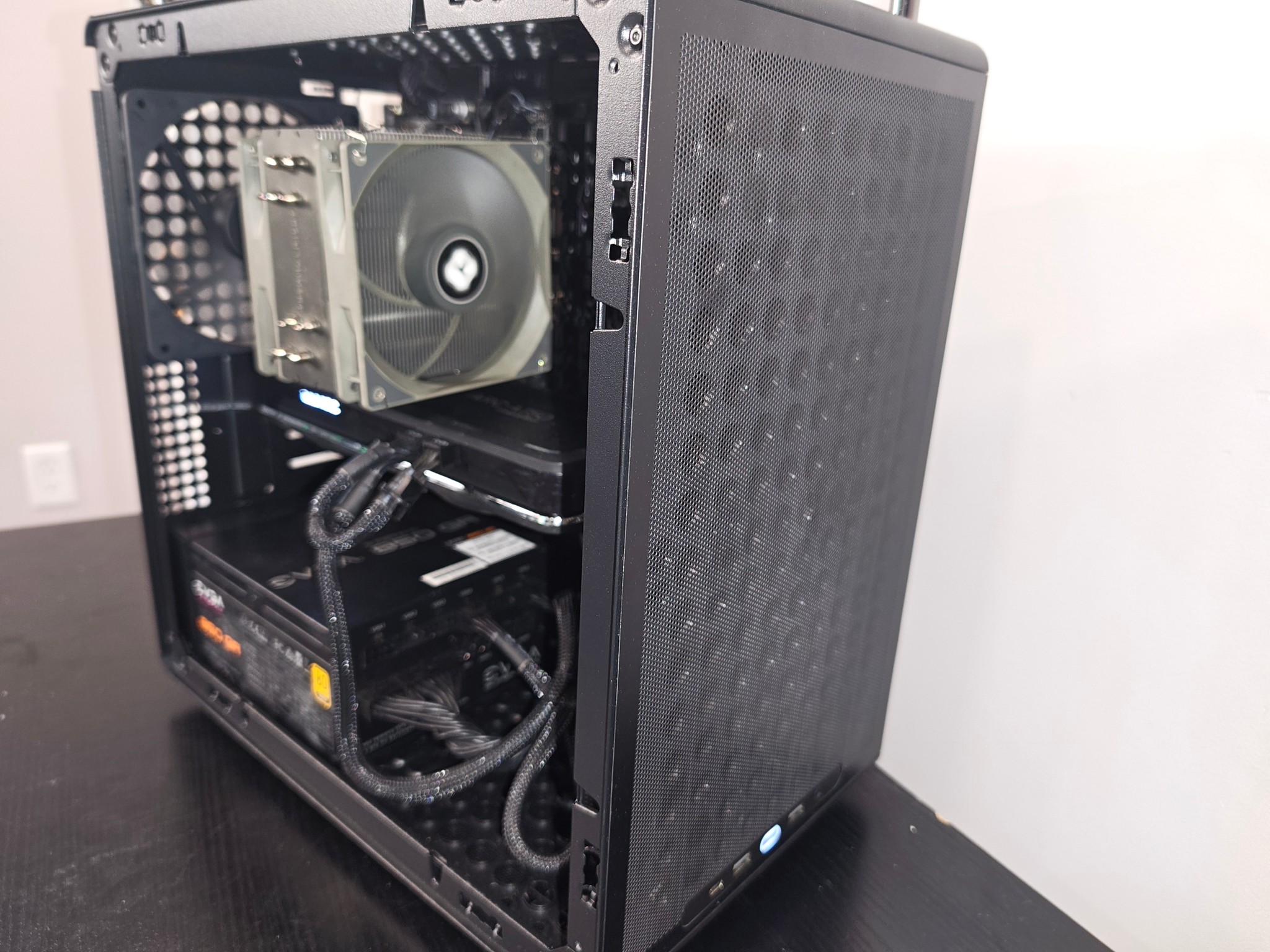 THE BLUE CUBE, fantastic value 1440P gaming pc equipped with FRAME GEN