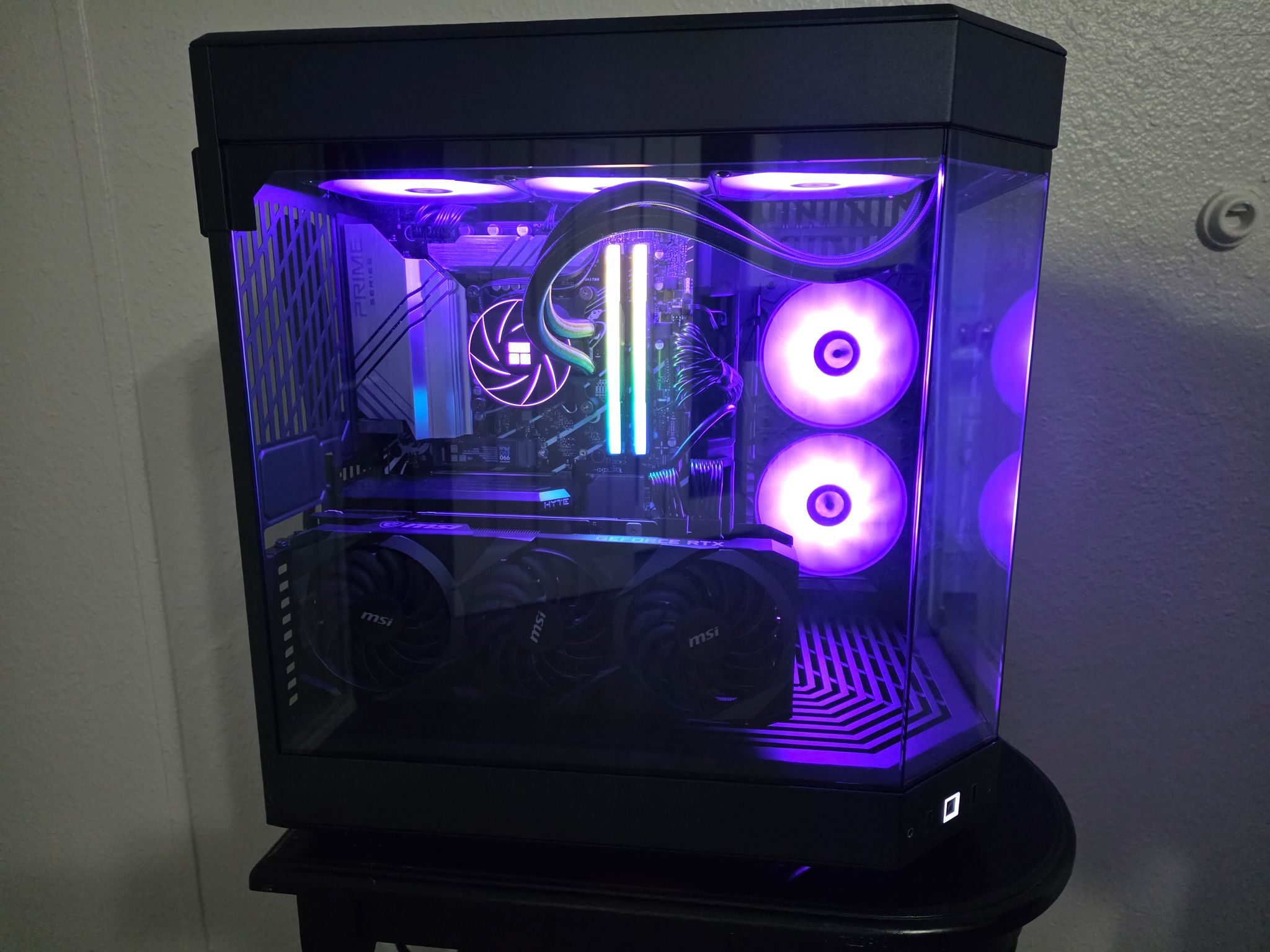 High-End RTX 3090 24GB / i9-14900K Gaming & AI PC – 96GB DDR5 – HYTE Y70