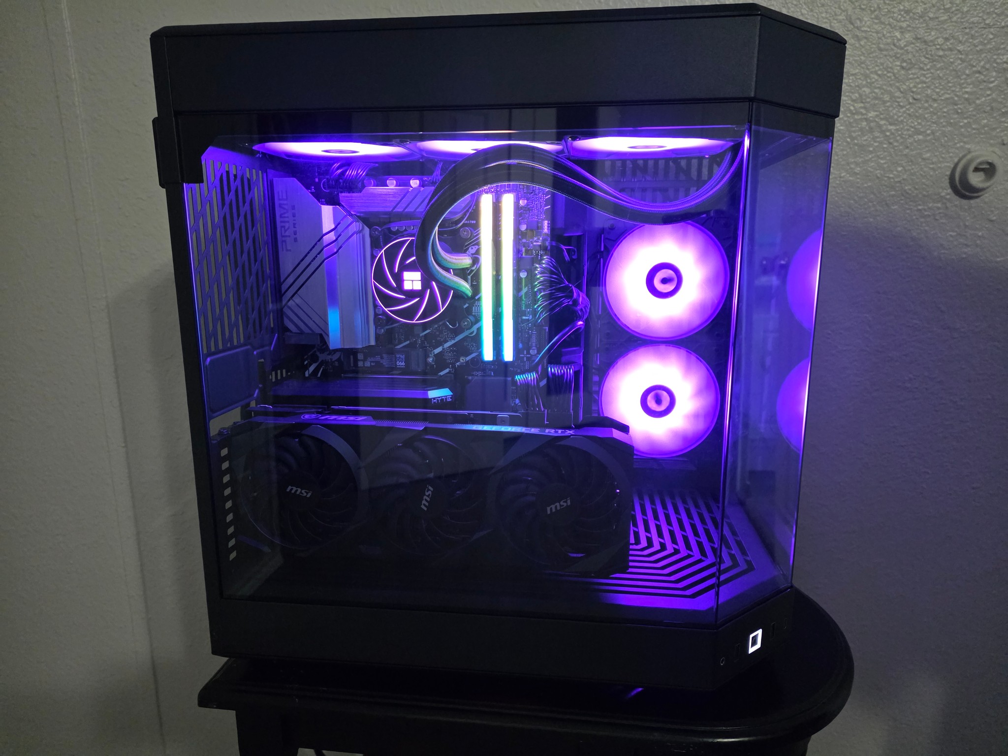 High-End RTX 3090 24GB / i9-14900K Gaming & AI PC – 96GB DDR5 – HYTE Y70