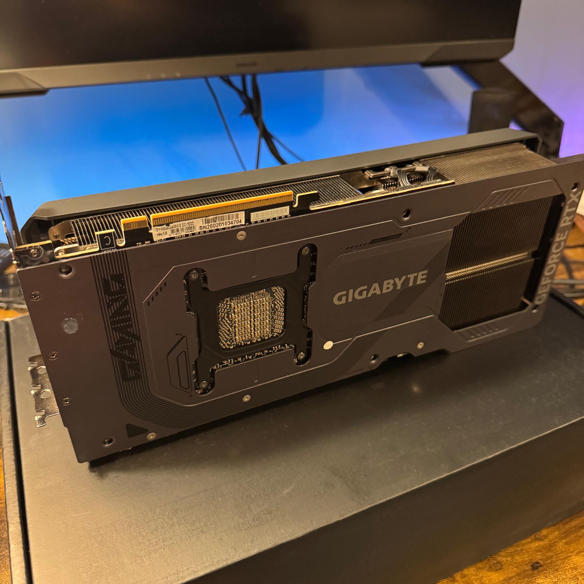 GIGABYTE GeForce RTX 5080 GAMING OC 16G