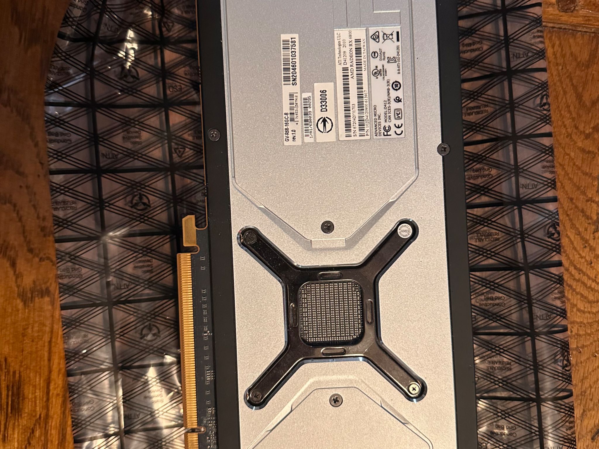 Radeon™ RX 6800 16G Reference Card