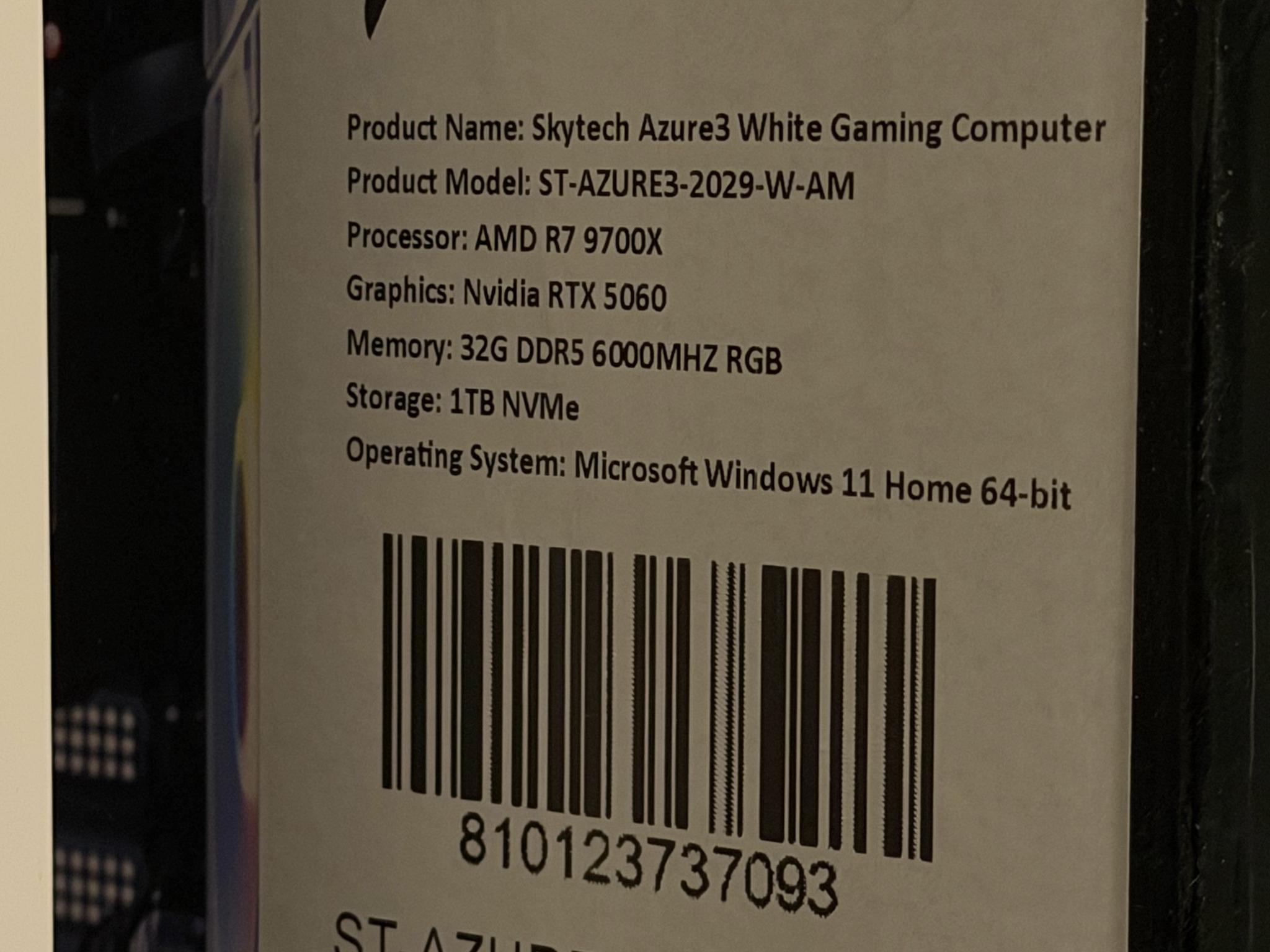 Skytech Gaming Azure 3, RTX 5060, AMD 9700X, AIO Liquid Cooling, 32 GB DDR5 RAM, 1TB NVMe SSD