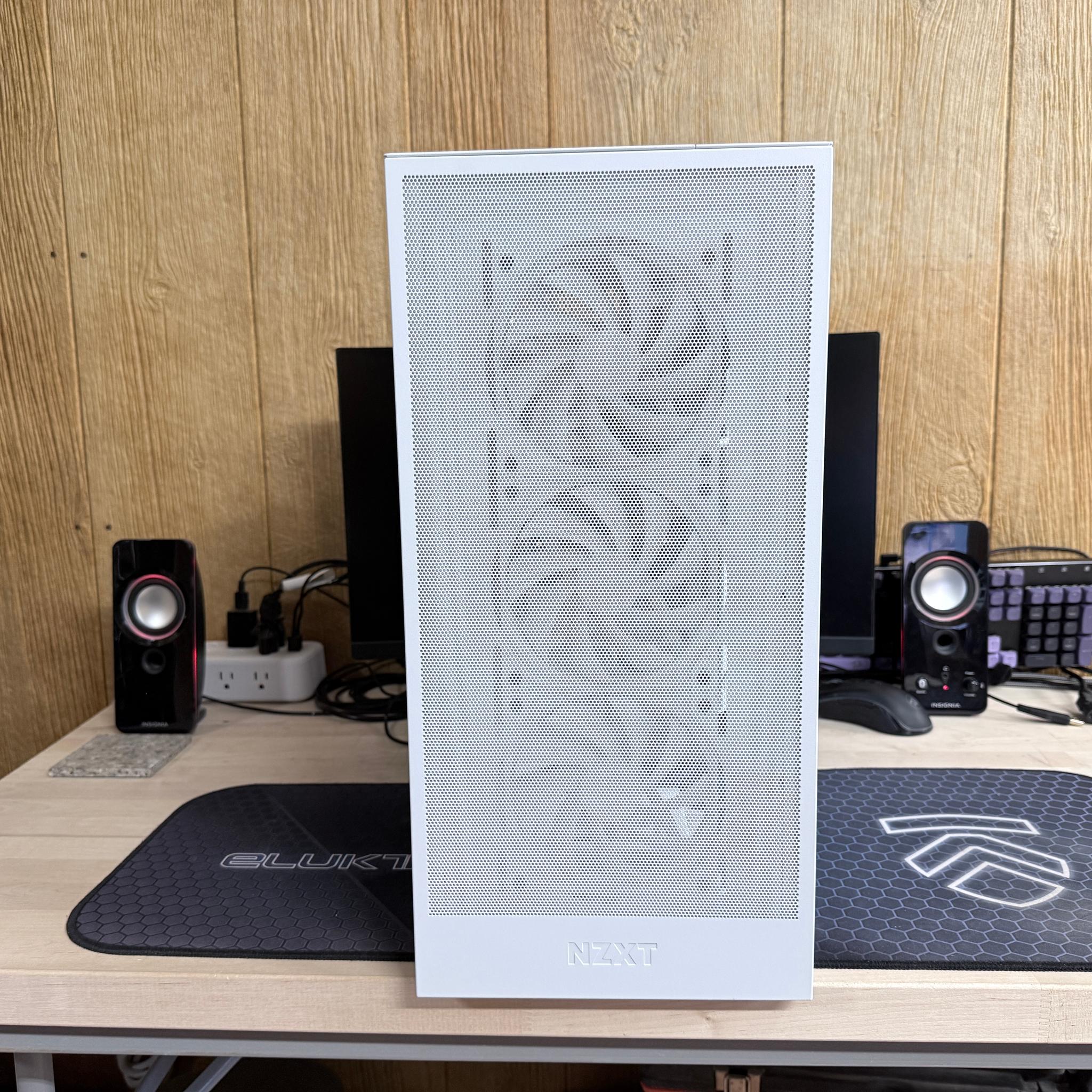 AMD Ryzen 3700X, 16GB, 1TB, Radeon RX 6600 XT 8GB - Beautiful Custom Built Gaming PC, Ready to go!