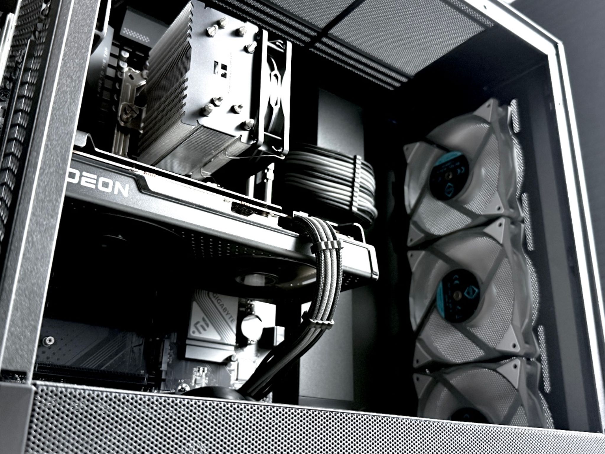 Blackout Gaming/Workstation PC | Ryzen 5600 + RX6600 | 16GB DDR4 | 1TB NVMe
