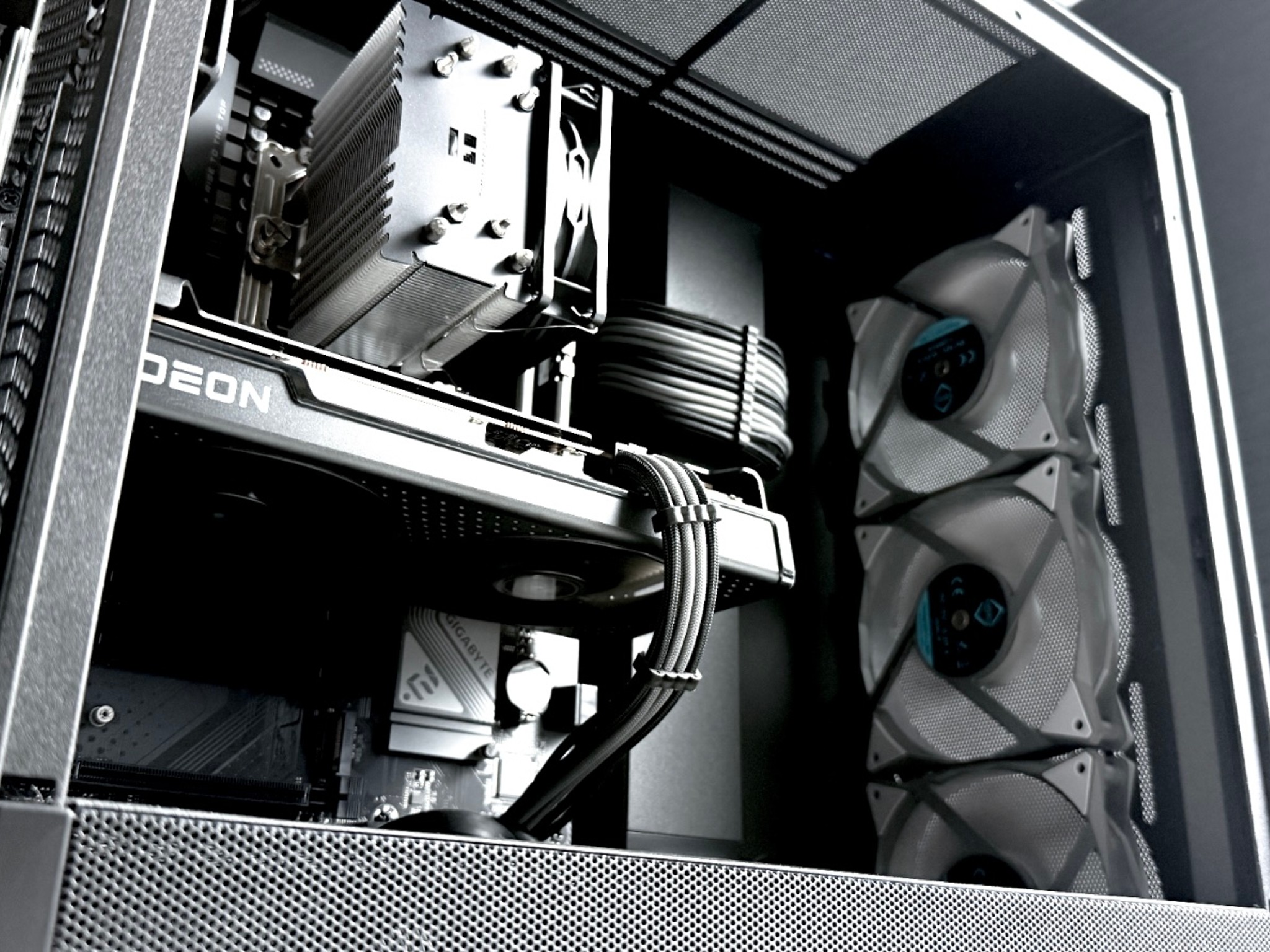 Blackout Gaming/Workstation PC | Ryzen 5600 + RX6600 | 16GB DDR4 | 1TB NVMe