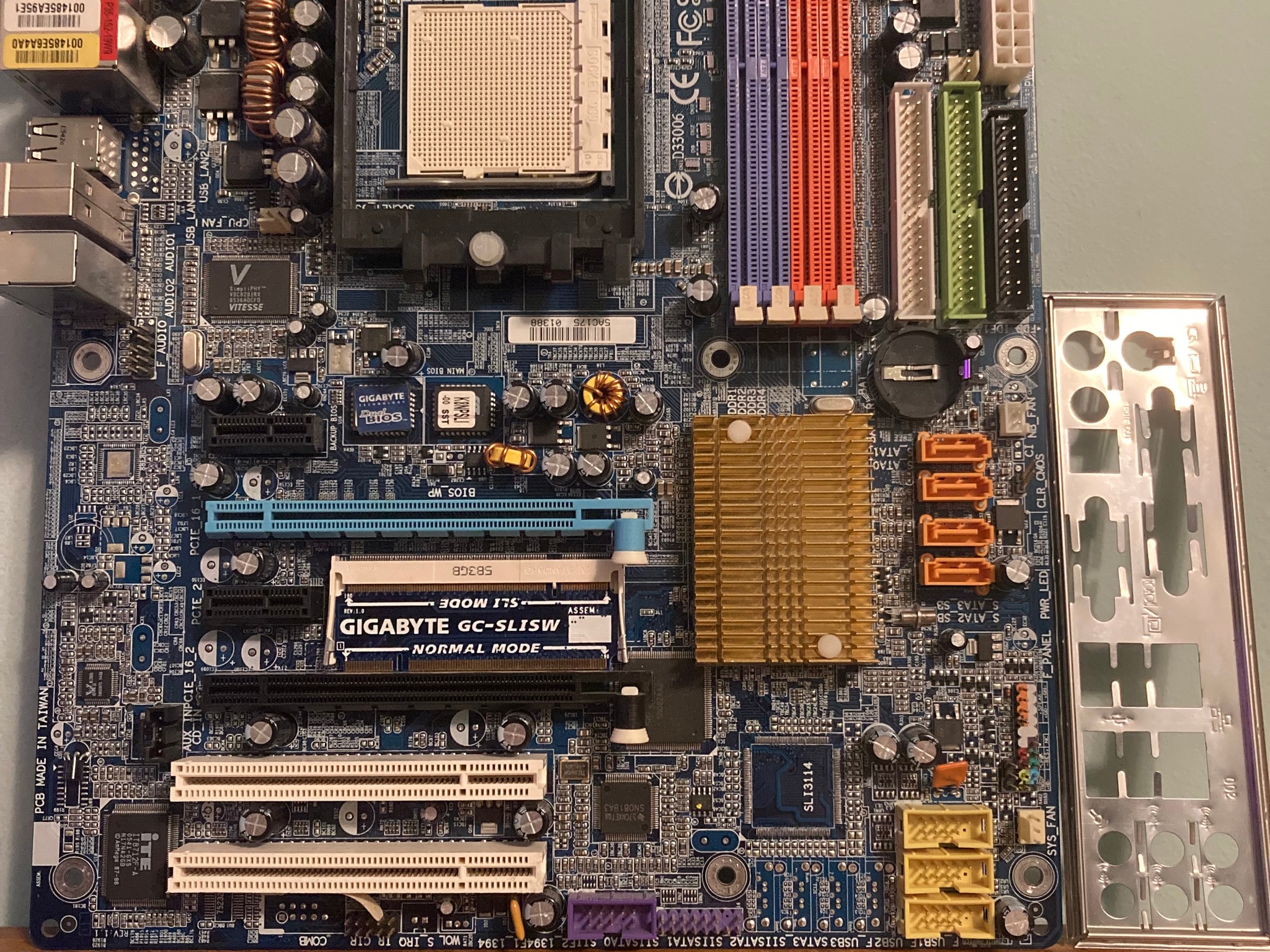 Retro Motherboard: Gigabyte GA-K8N Pro-SLI