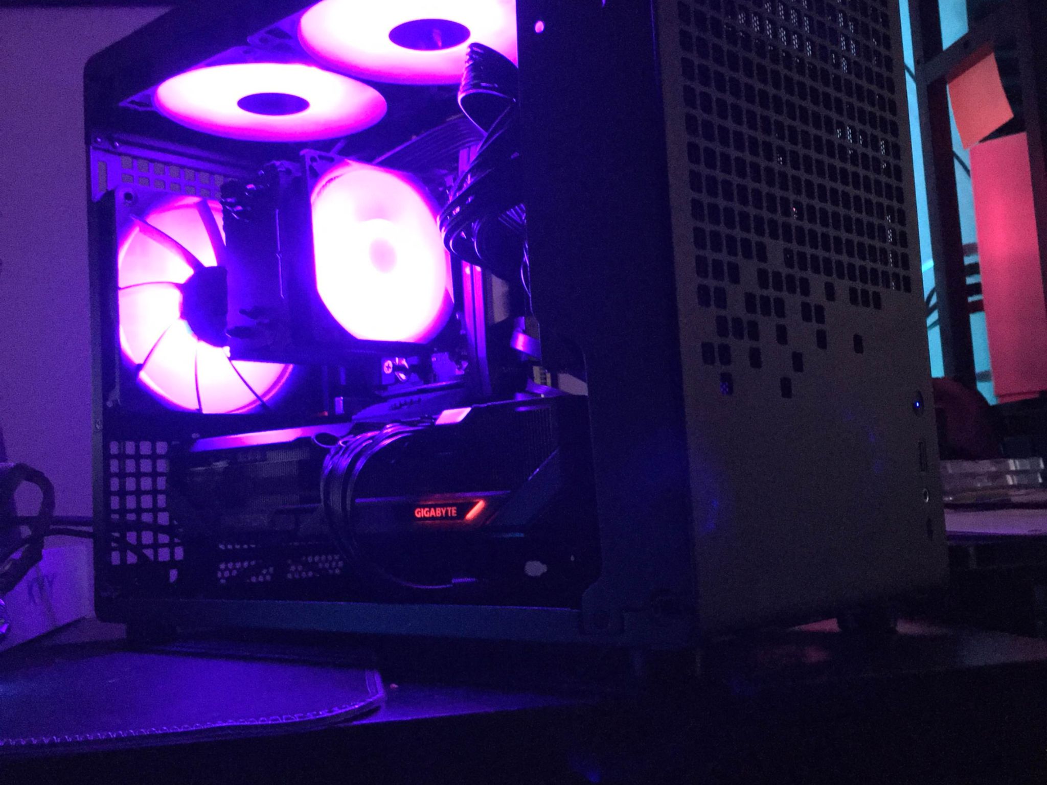 Z20 9800X3D x Giga 9070XT Gaming OC SFF