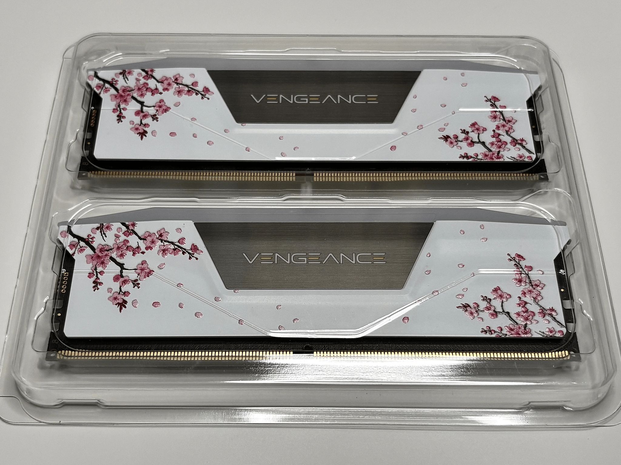 New High-End Custom PC|Sakura 9060XT 16GB|i5-14600K|32GB DDR5-6000|990Pro 2TB|Z790|1000W