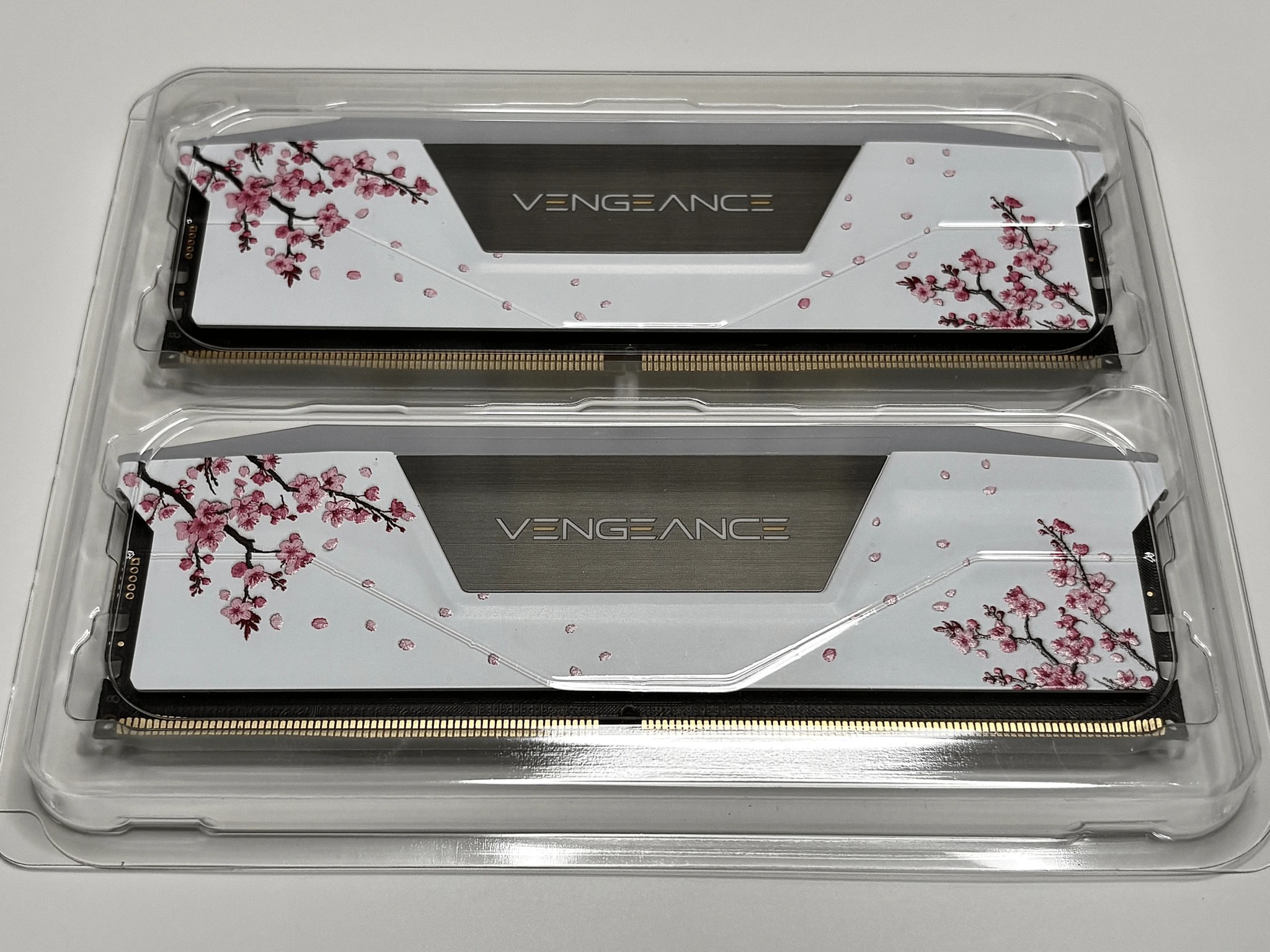 New High-End Custom PC|Sakura 9060XT 16GB|i5-14600K|32GB DDR5-6000|990Pro 2TB M.2|Z790|1000W