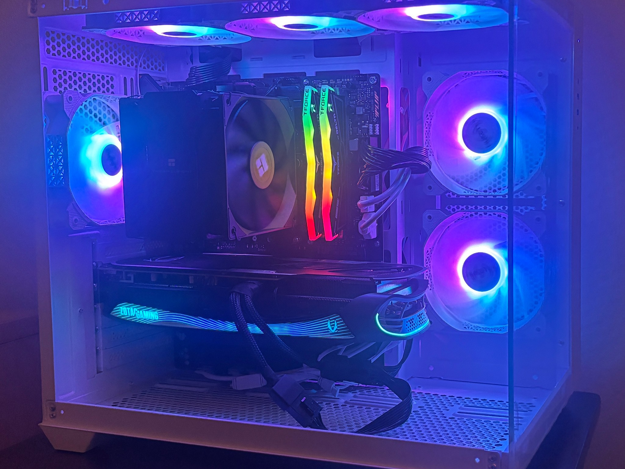 MOSTLY NEW CUSTOM GAMING PC | i7-13700K | RTX 4070 12GB | 32GB DDR5 6000MHz | 1TB NVMe Gen4